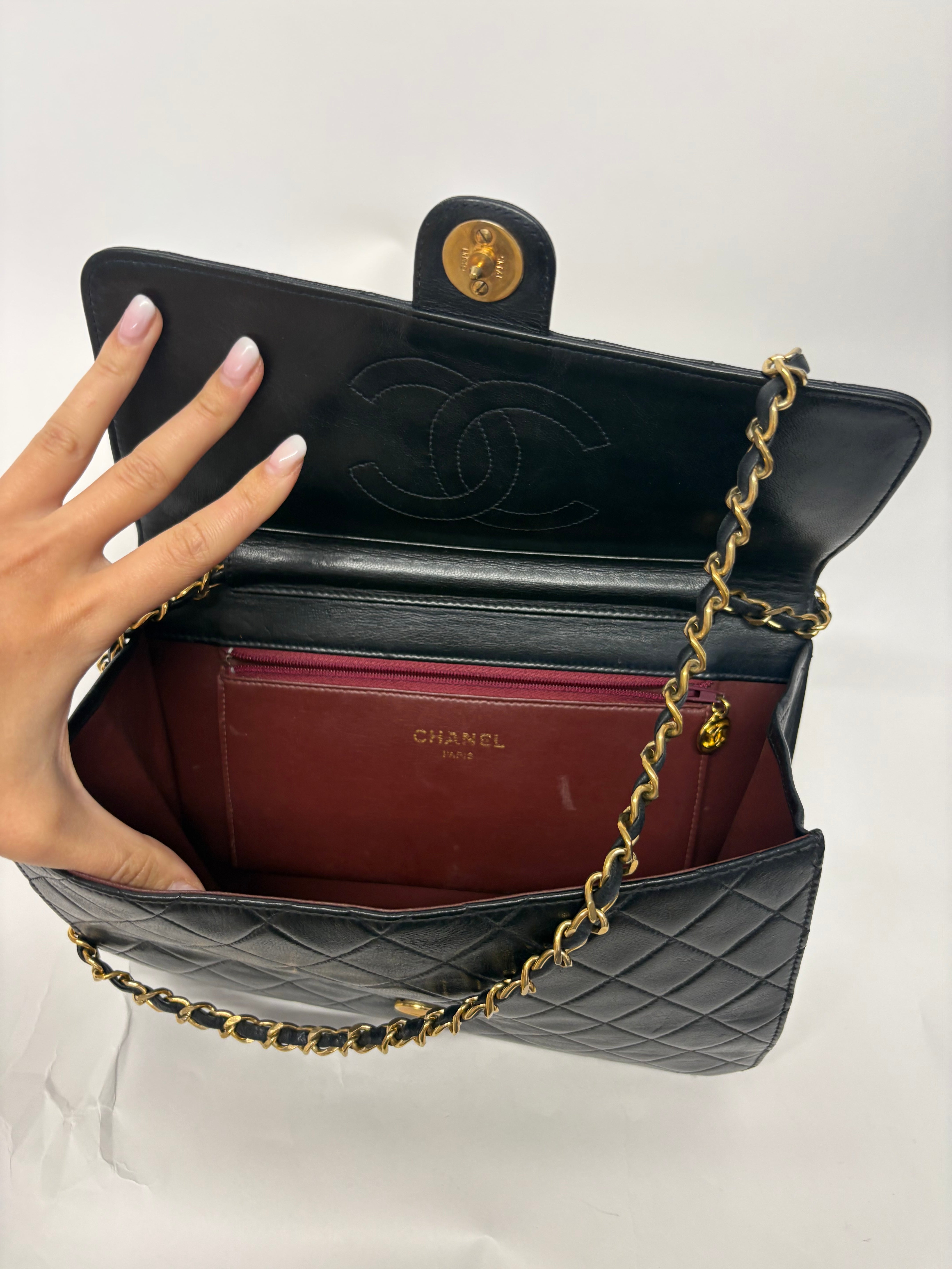 Chanel Timeless Matelassé Single Flap negra