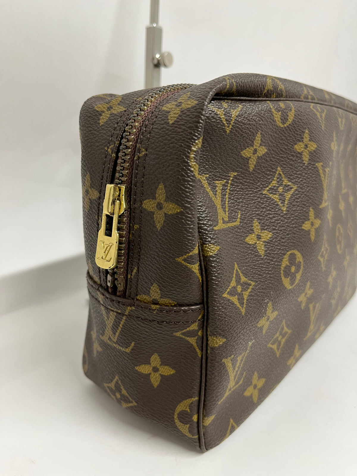 Louis Vuitton Trousse Toilette 28 Lona Monogram