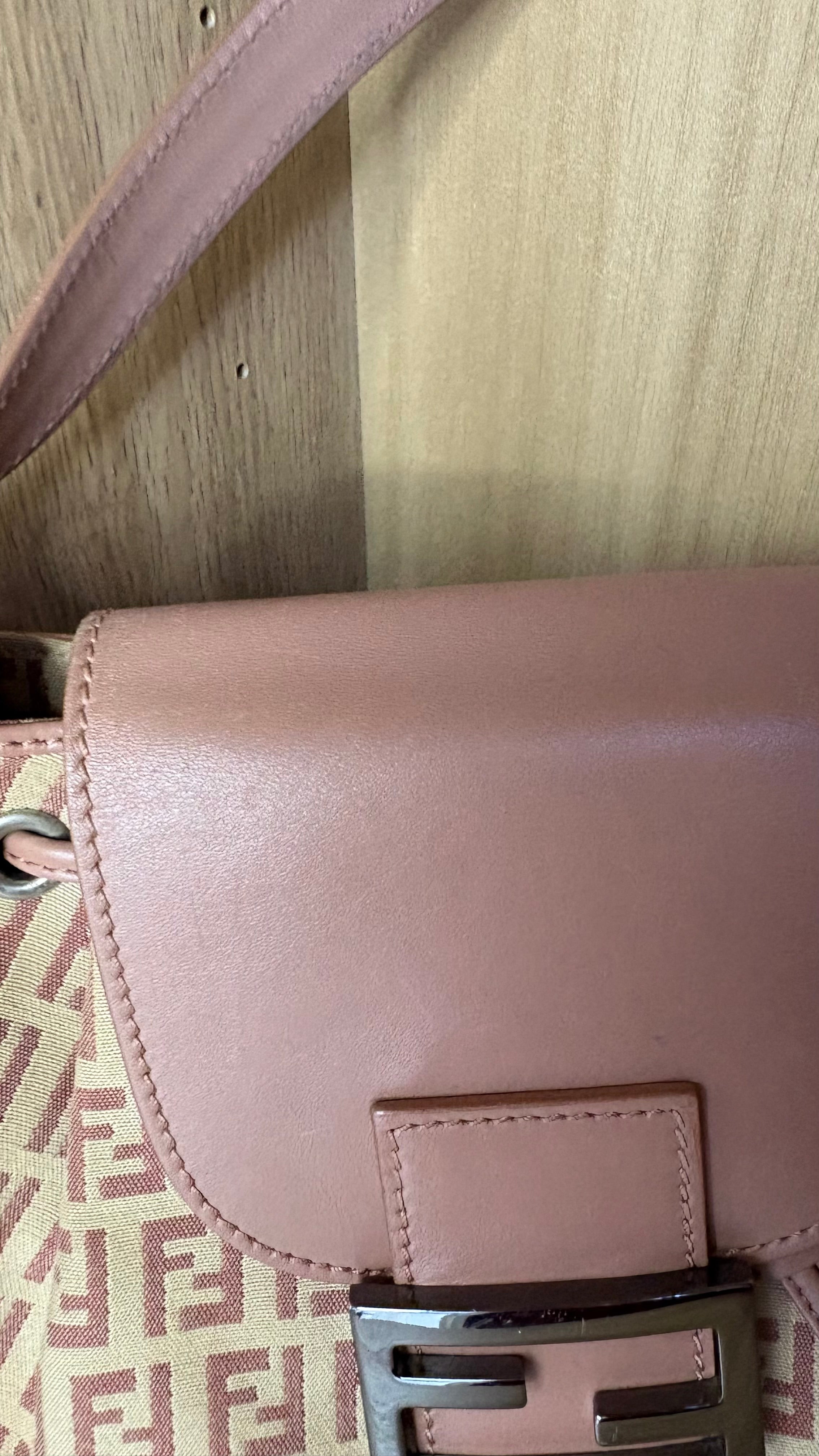 FENDI baguette rosa