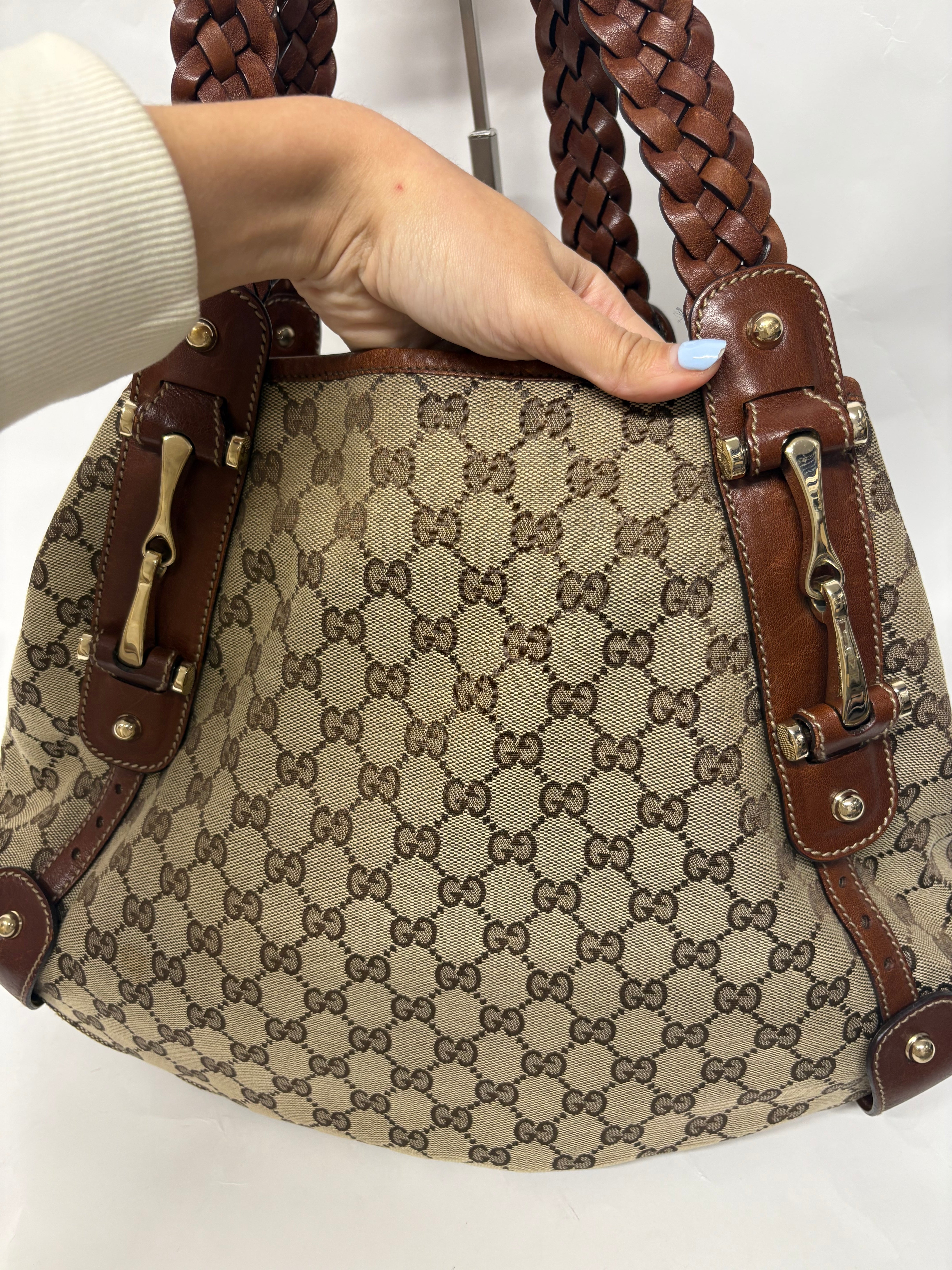 Gucci Pelham clásico en lona GG beige con piel marrón y asas trenzadas mediano