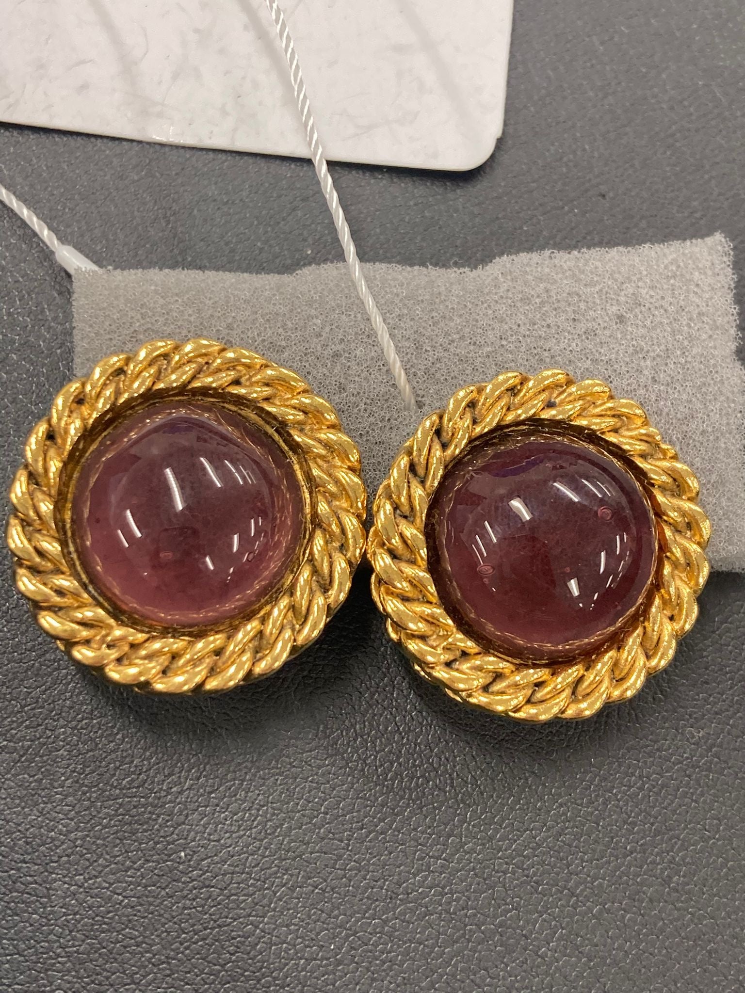 Pendientes Chanel Vintage Gripoix púrpura con strass