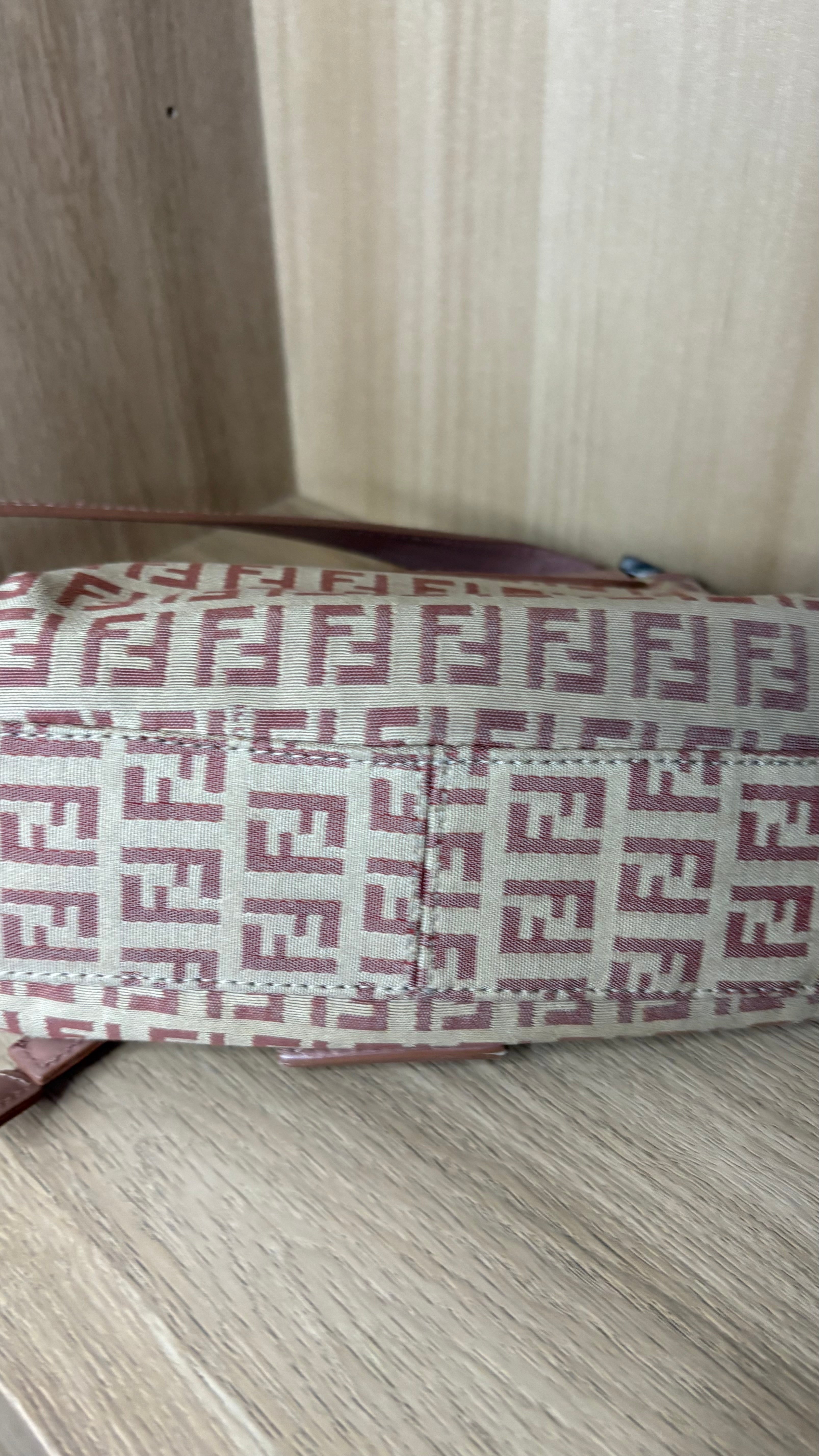 FENDI baguette rosa