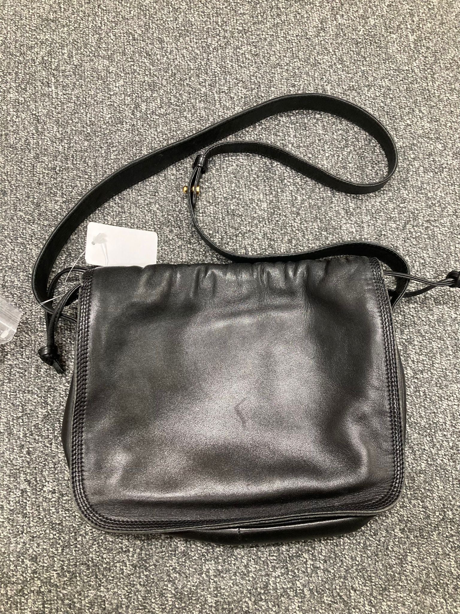 Loewe Flamenco Shoulder en piel negra pequeño