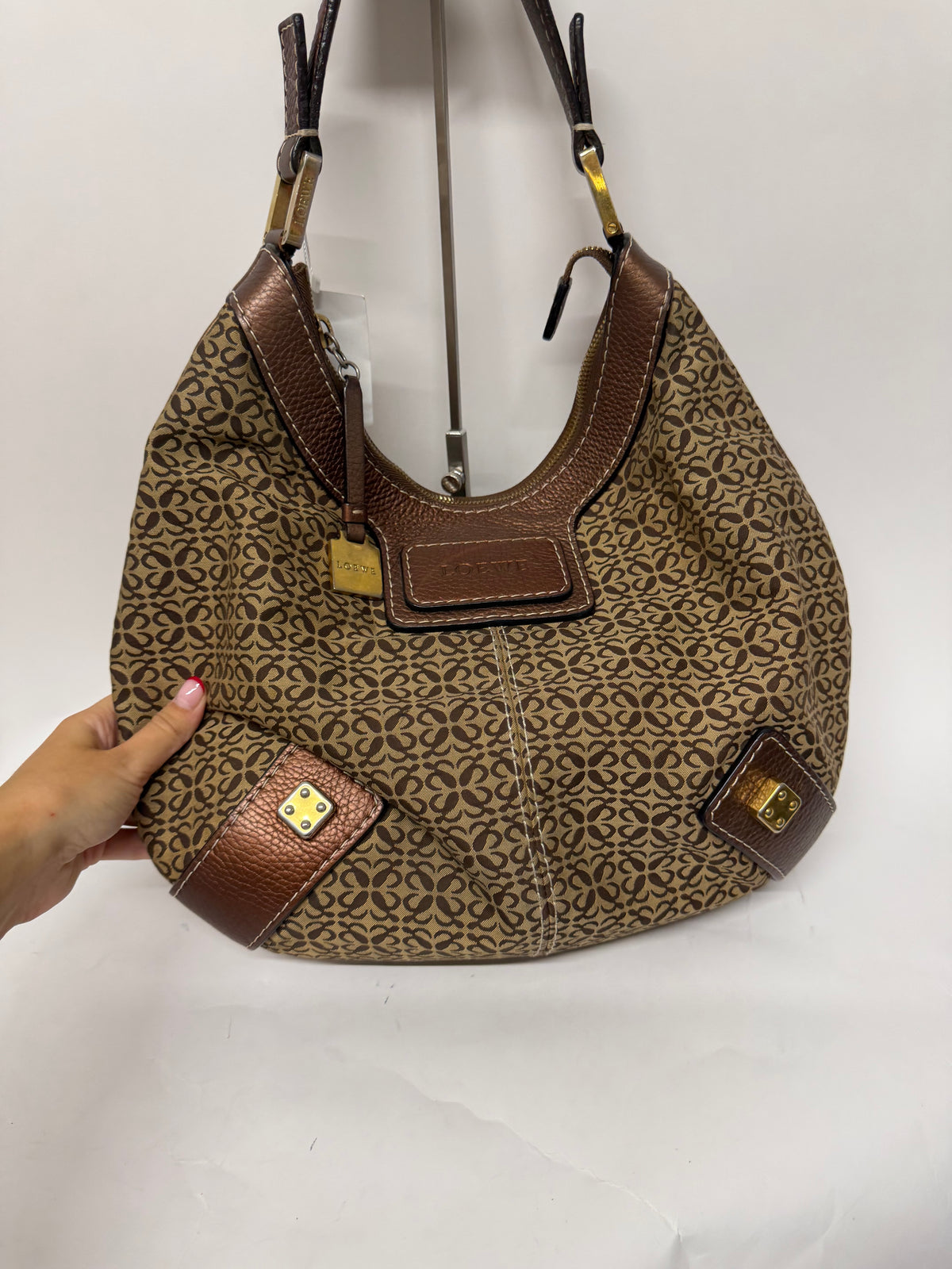 Loewe Anagram safari New Road Hobo Lona Beige