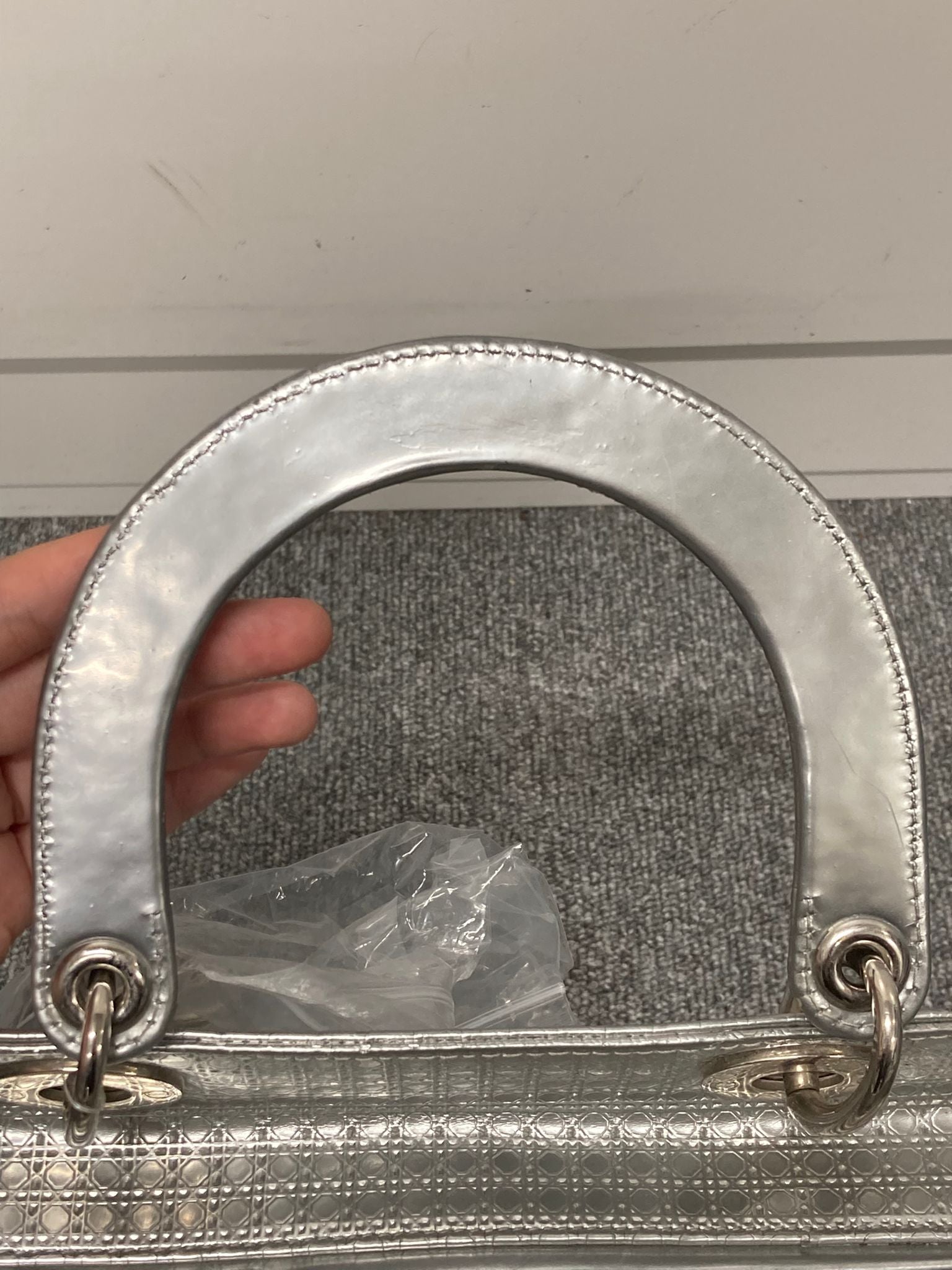 Christian Dior Lady Dior Cannage – Piel plateada