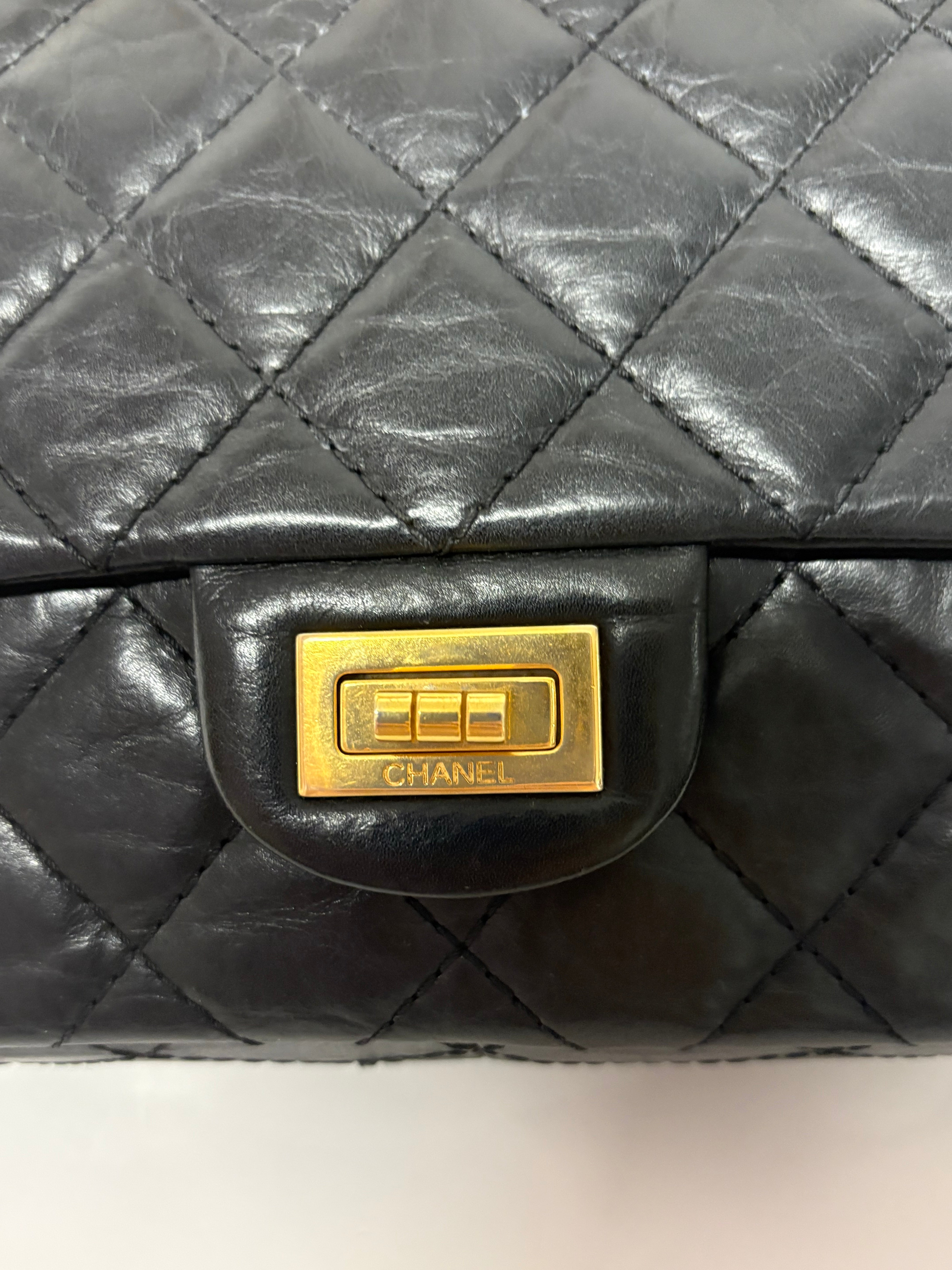 Chanel 2.55 Classic Timeless Mediano Negro Doble Solapa Piel de Ternera Envejecida