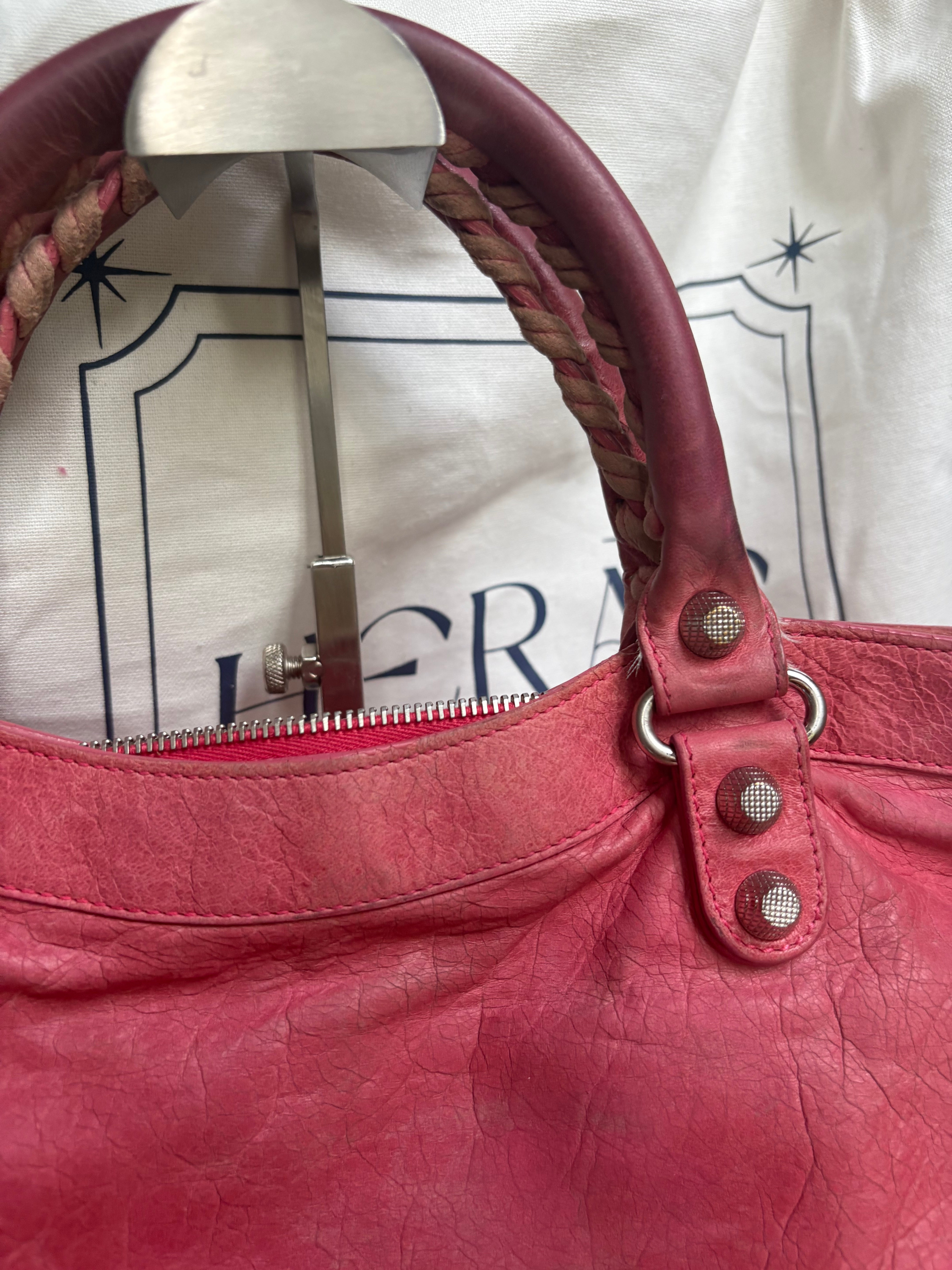 Balenciaga Classic City en rosa con bandolera 2WAY