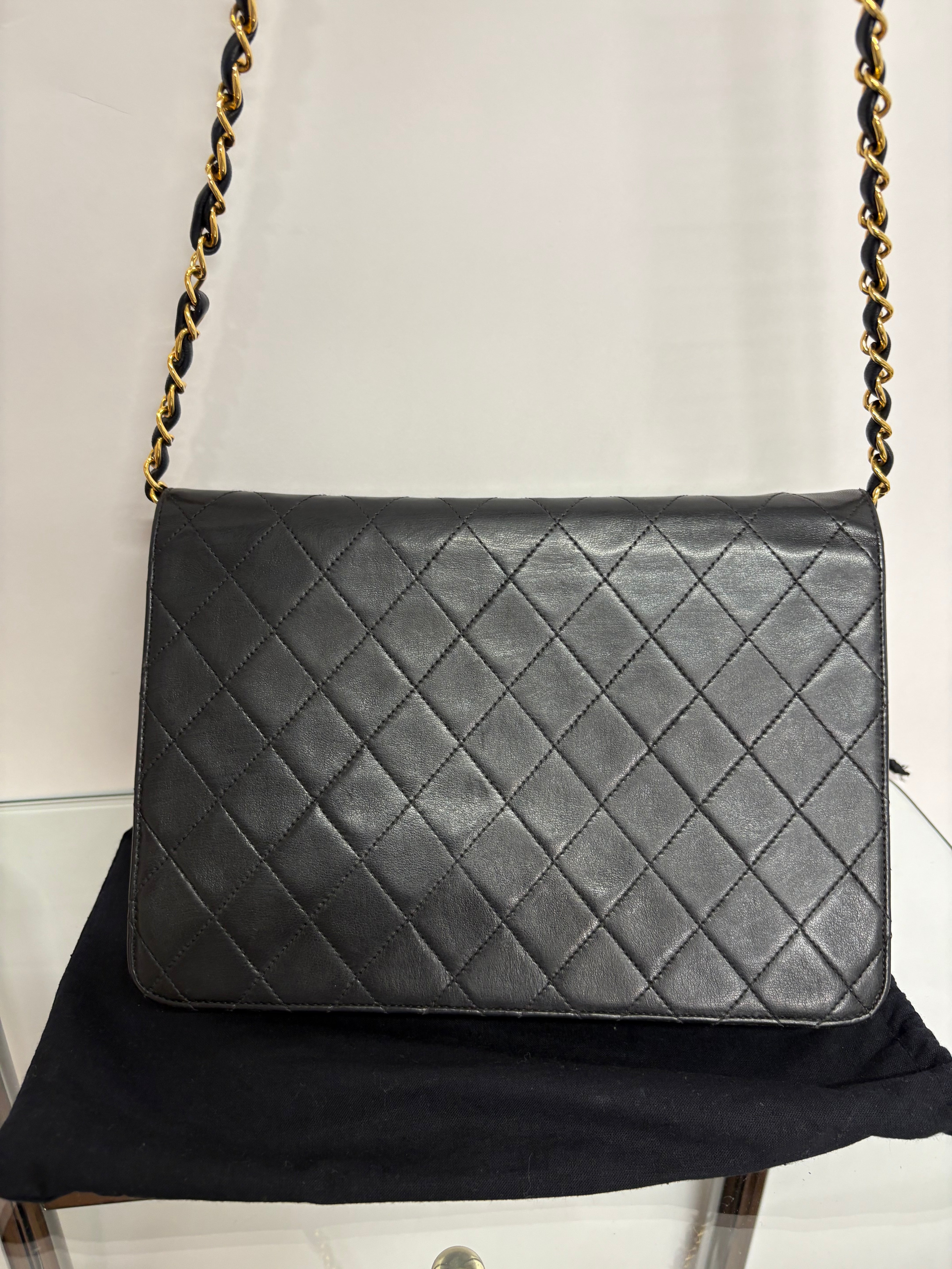 CHANEL Single Flap Negro Vintage Serie 5 – Año 1997–1999