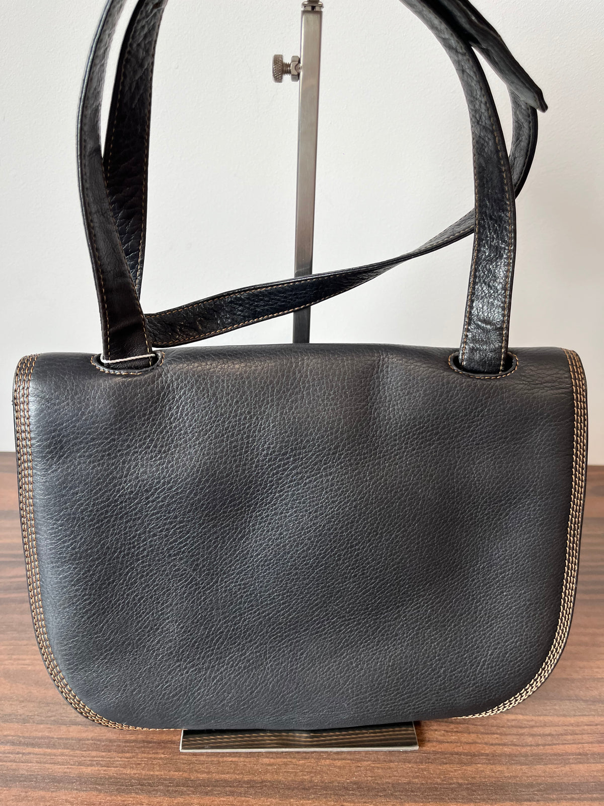 Loewe Heritage Vintage Bandolera Piel Negra con Anagrama en Relieve