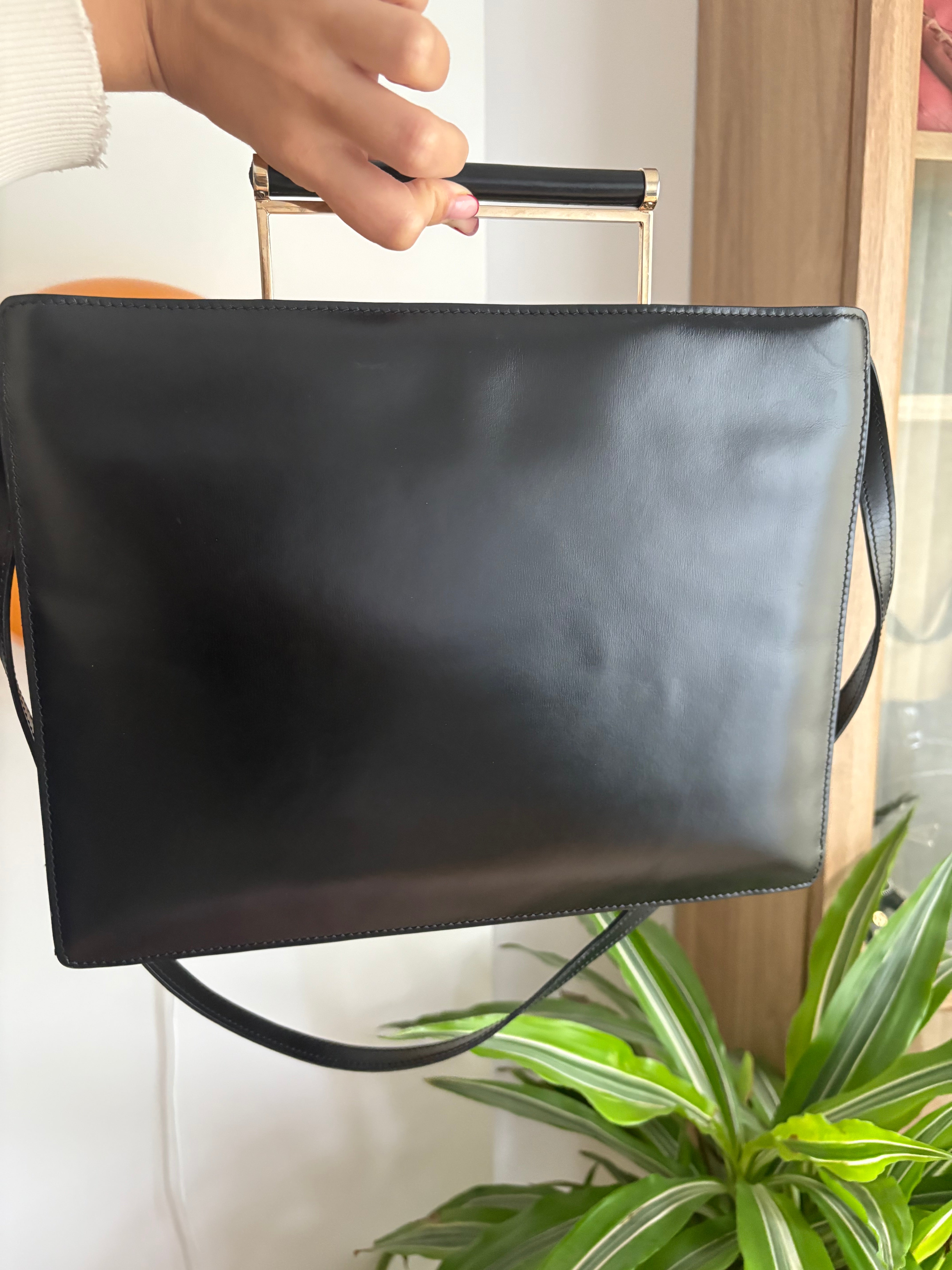 LOEWE Vintage Anagram Frame Bag en piel negra