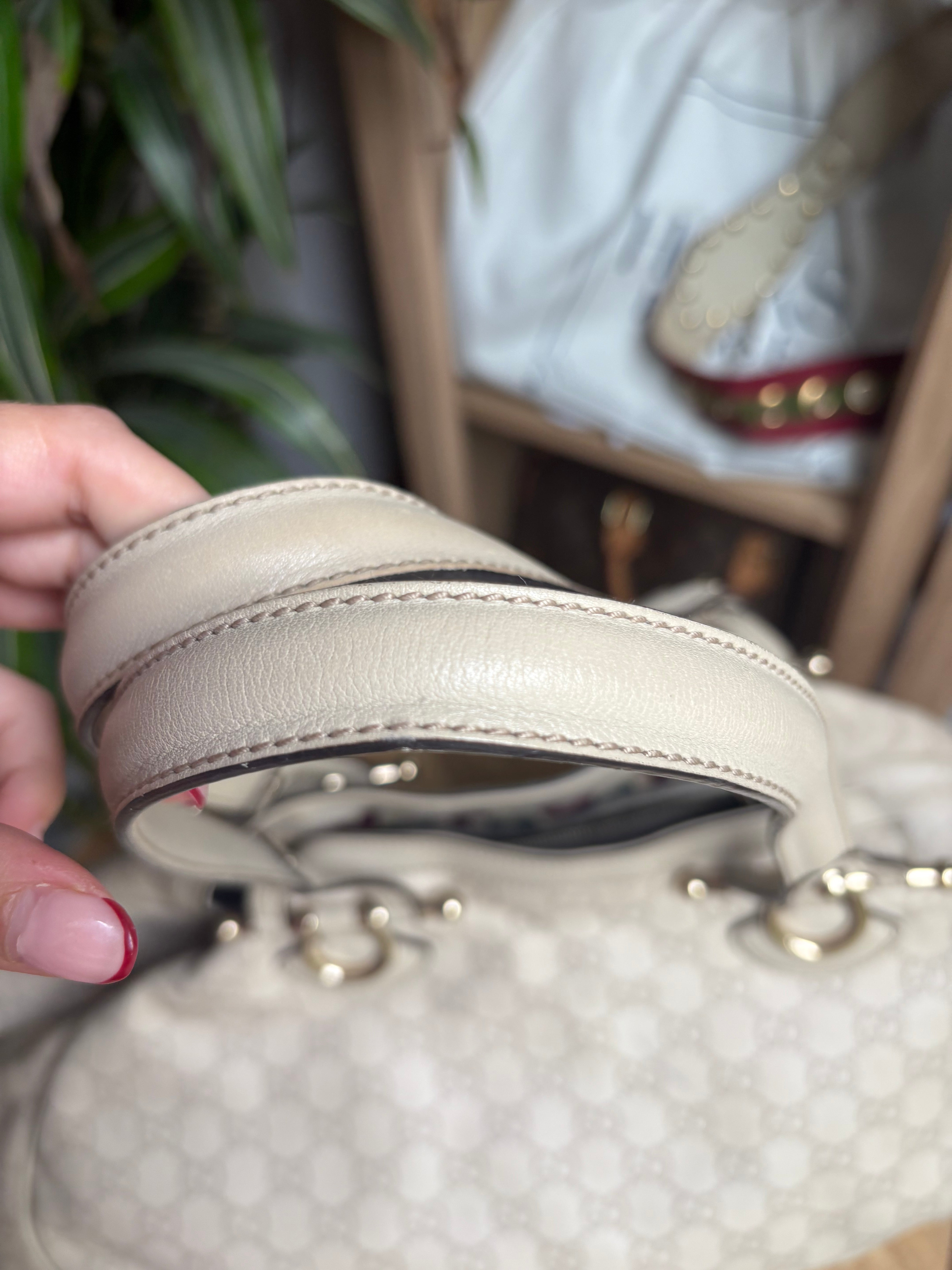 Gucci Pelham en piel Guccissima blanca