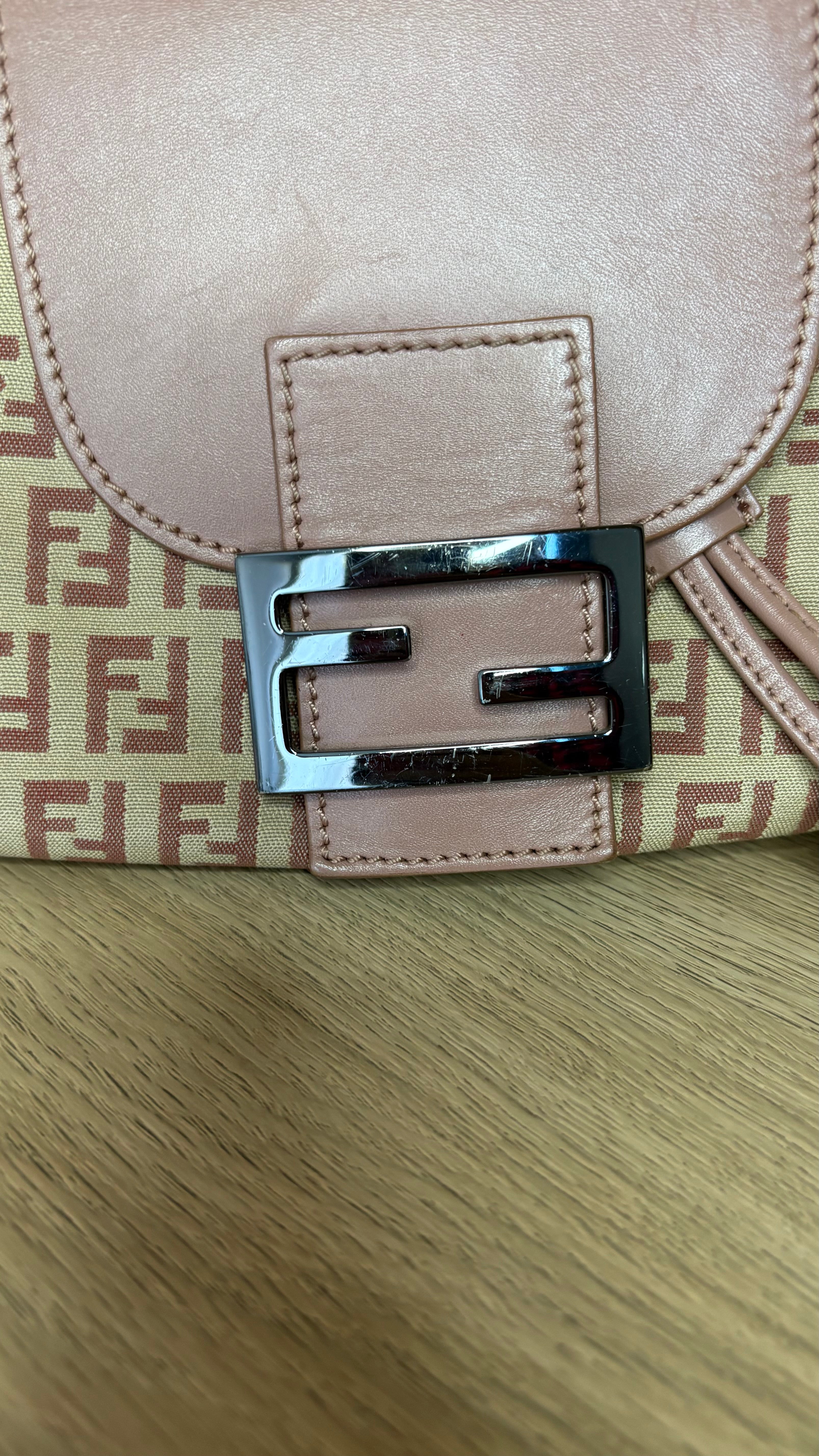 FENDI baguette rosa