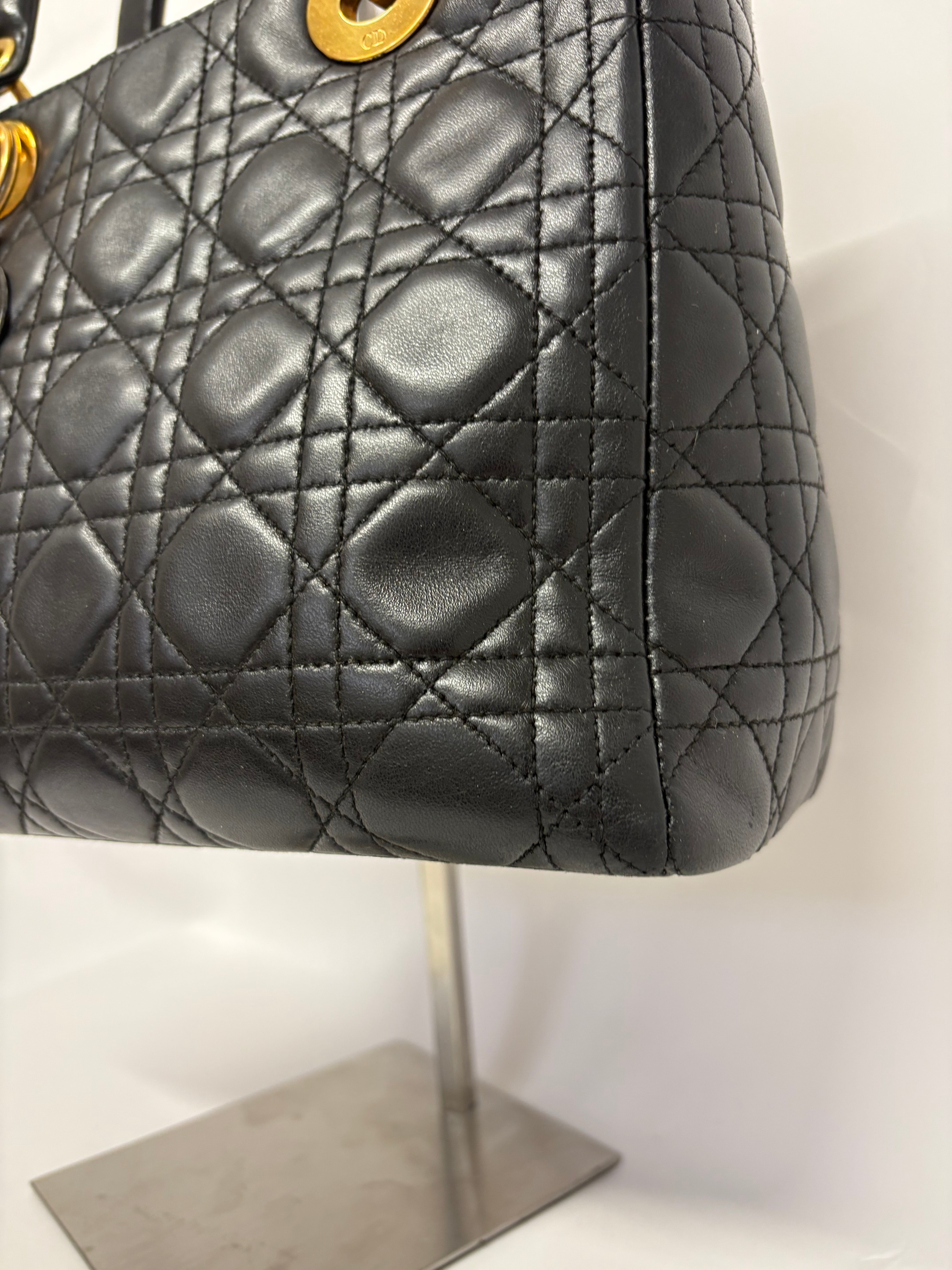 Christian Dior Lady Dior Mediana Cannage Negra y dorado