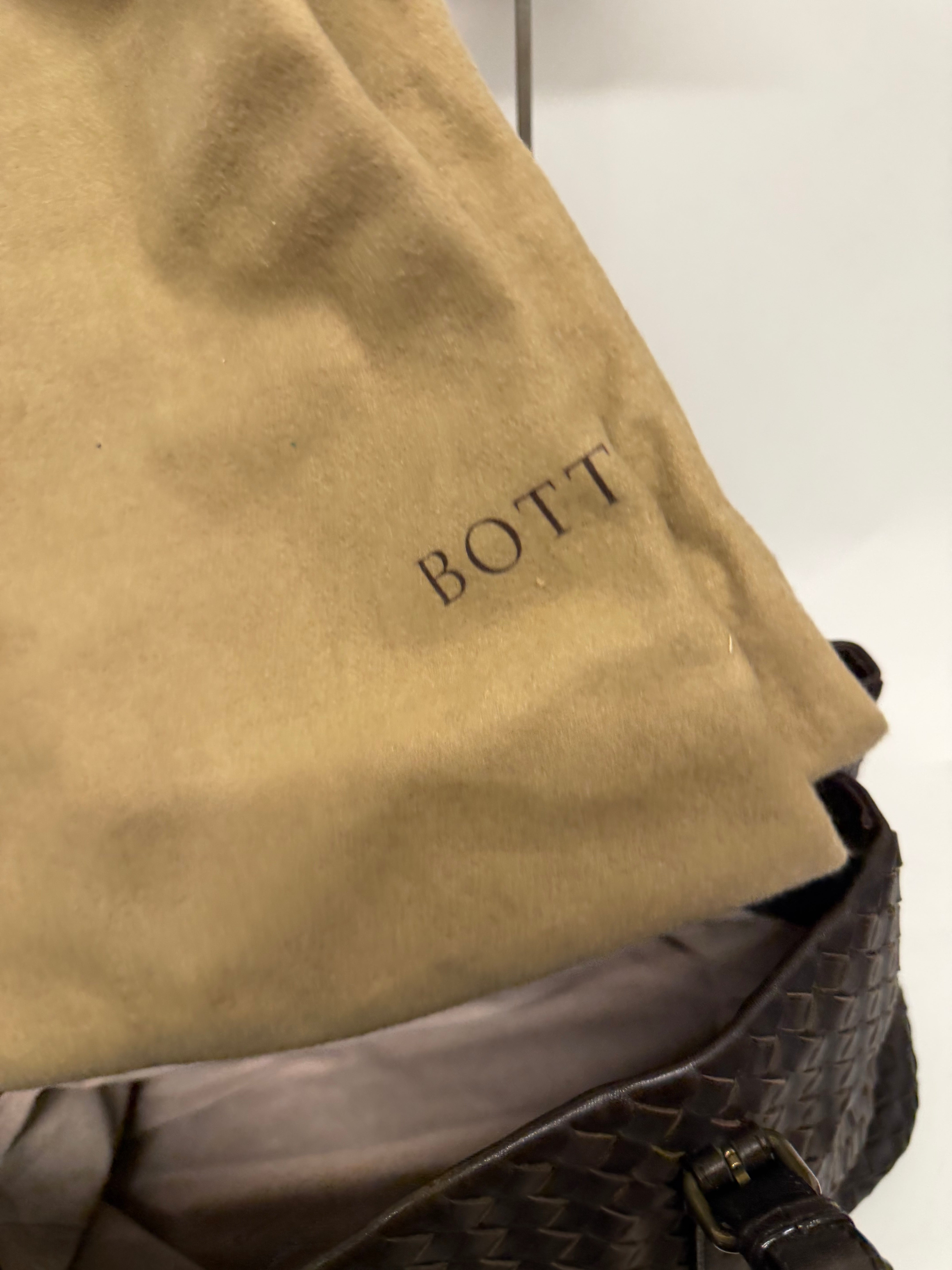 Bottega Veneta Roma Intrecciato Piel Marrón