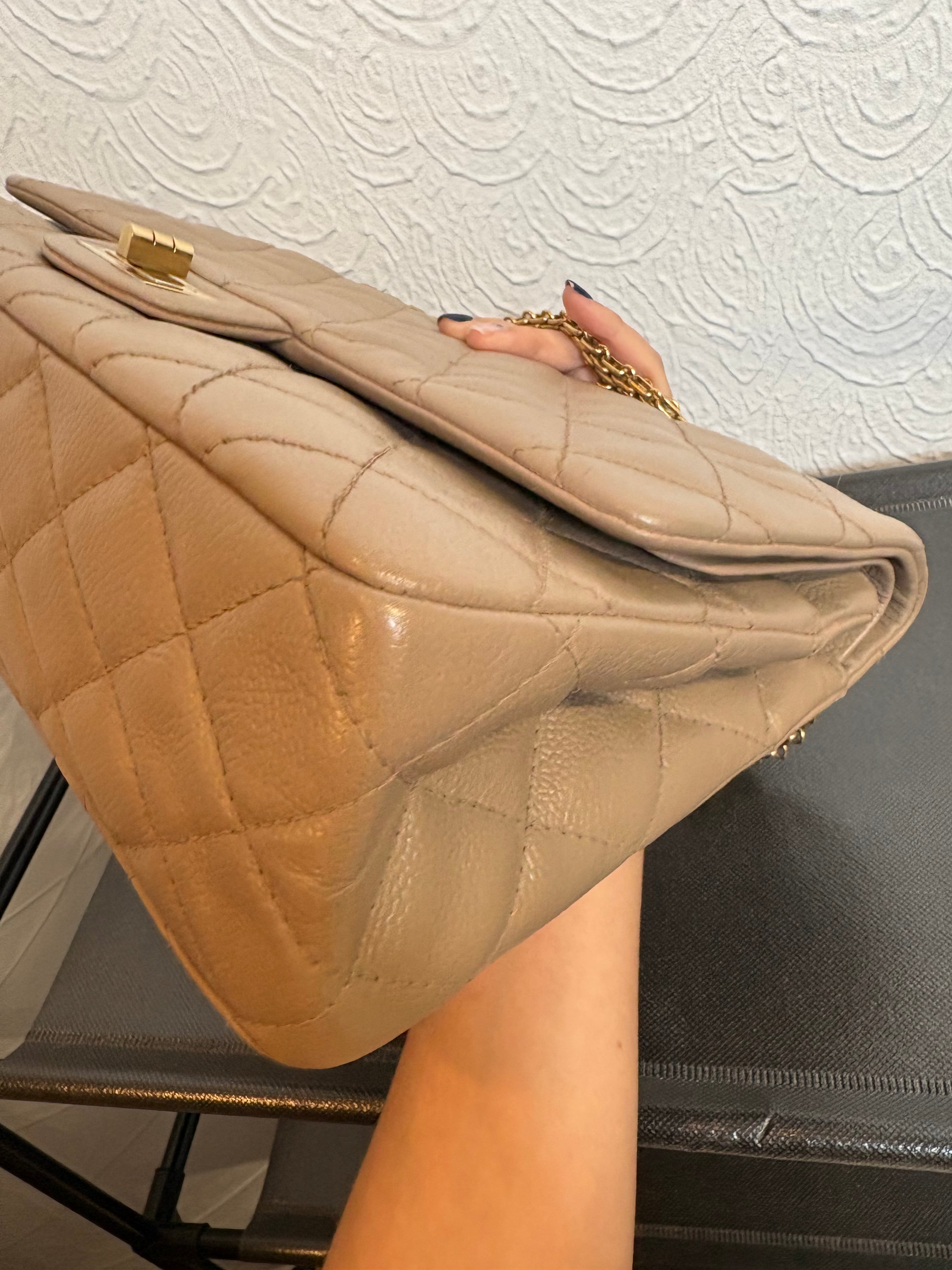 CHANEL 2.55 Double Flap Beige Caviar Cadena Doble Dorada