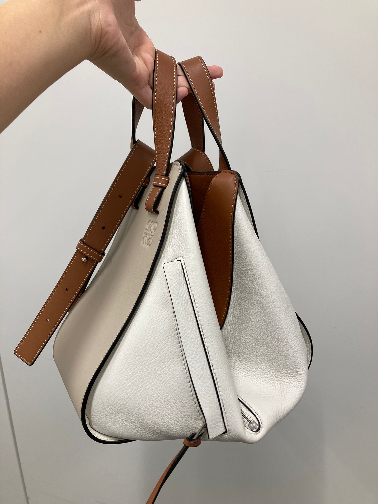Loewe hammock small tricolor camel y blanco