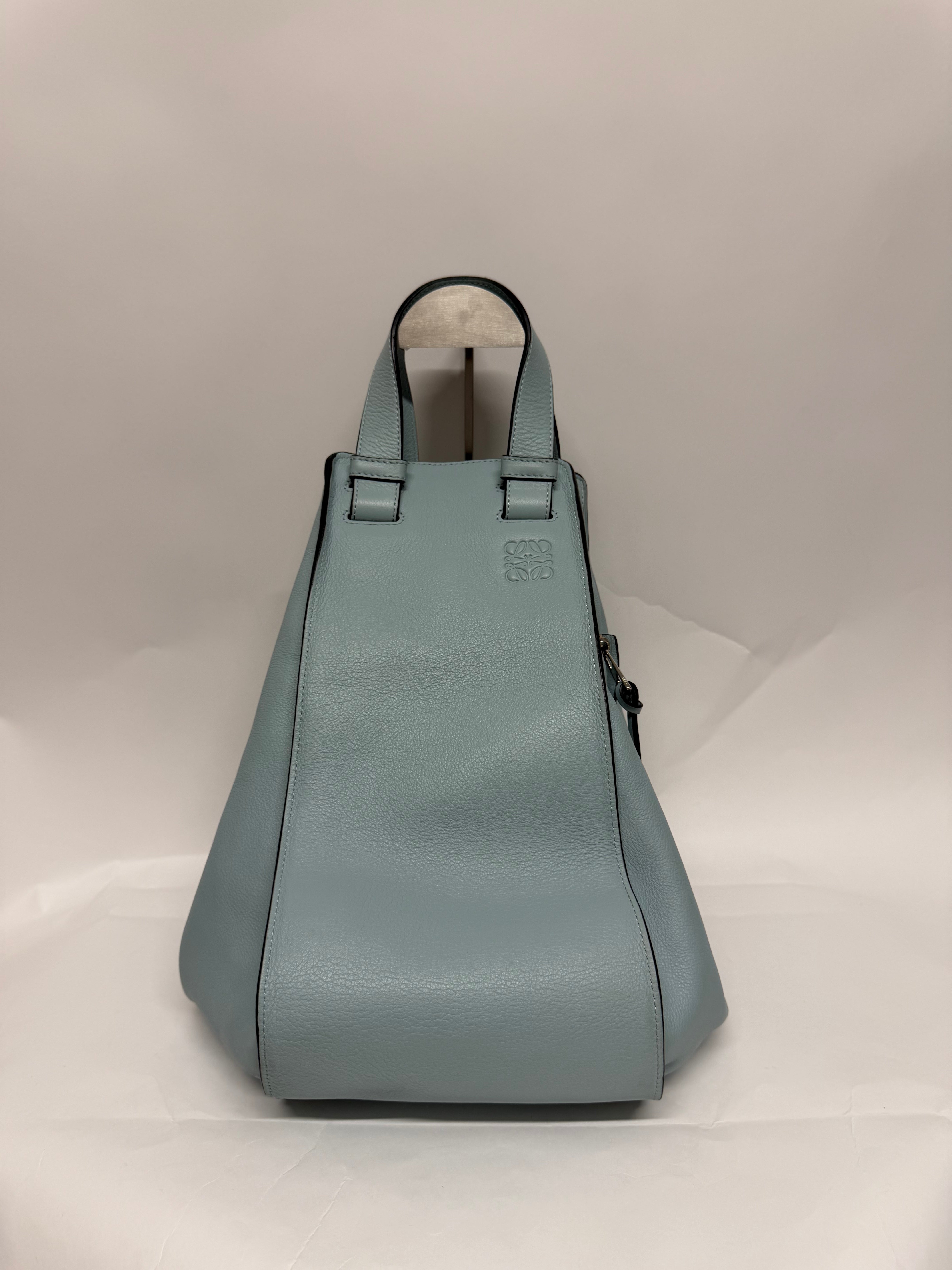 Loewe hammock Grande azul cielo con pouch