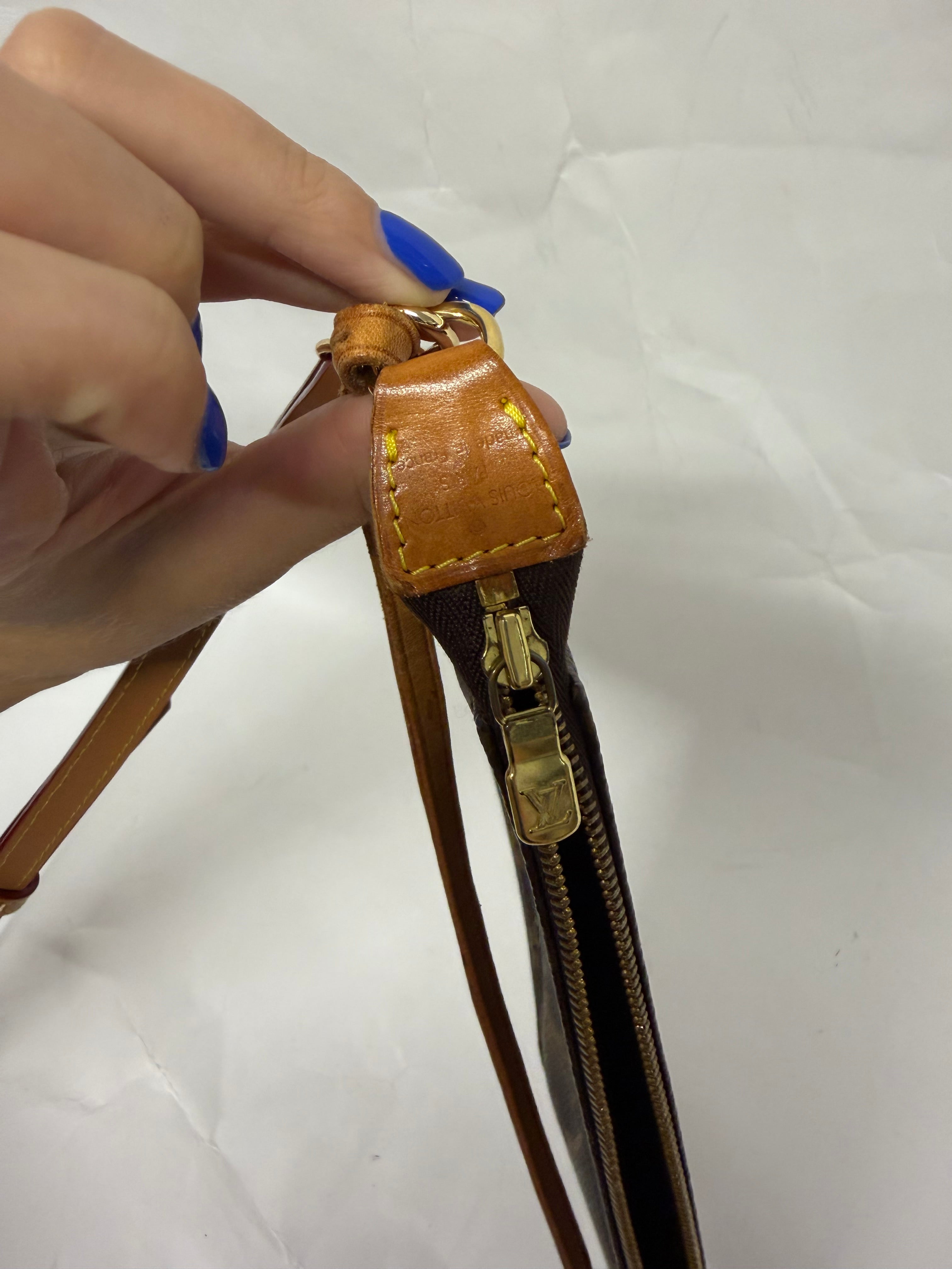 Louis Vuitton Pochette Accessoires monogram con 2 bandoleras extra