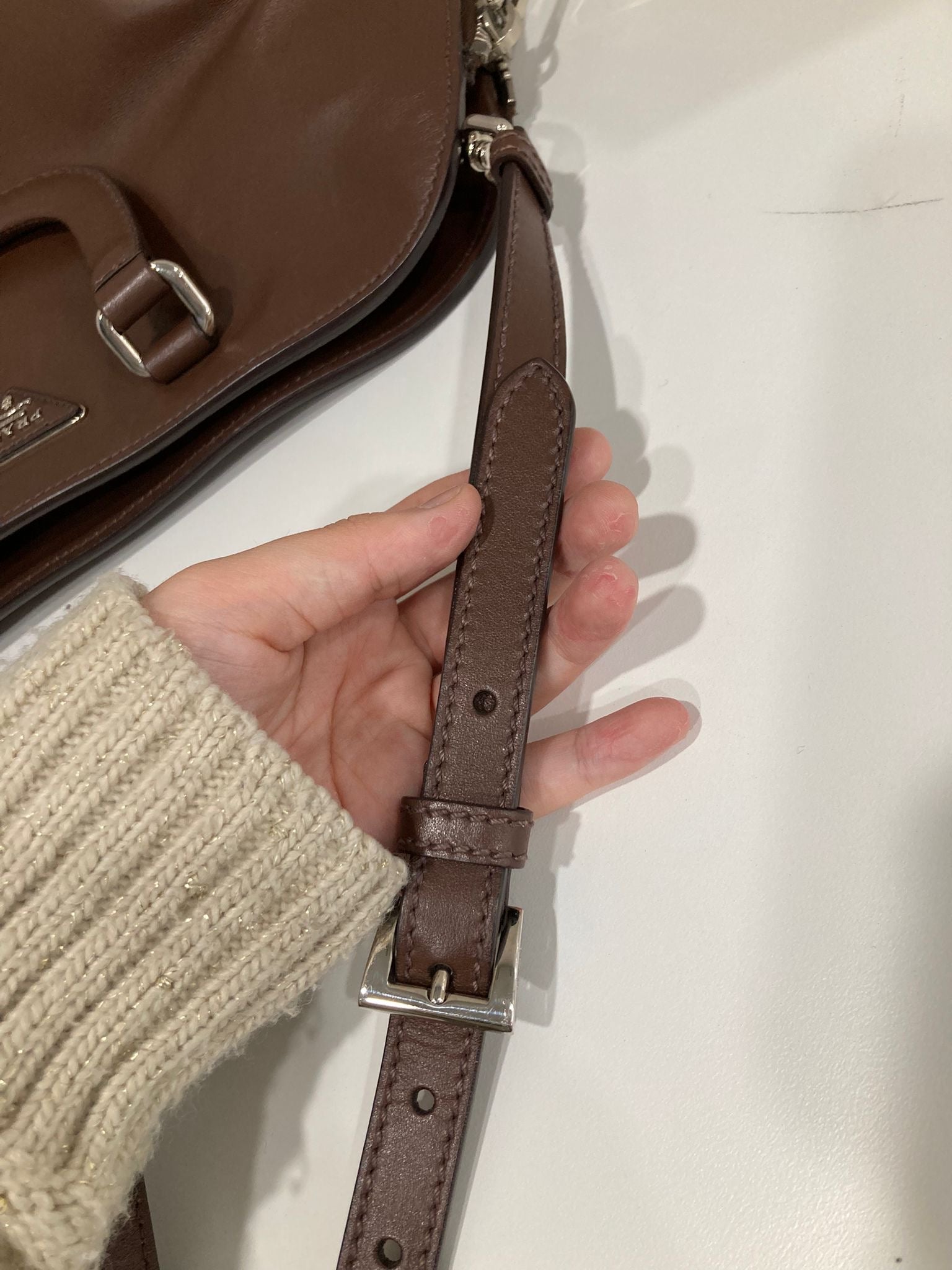 Prada Bauletto 2Way en piel marrón con bandolera