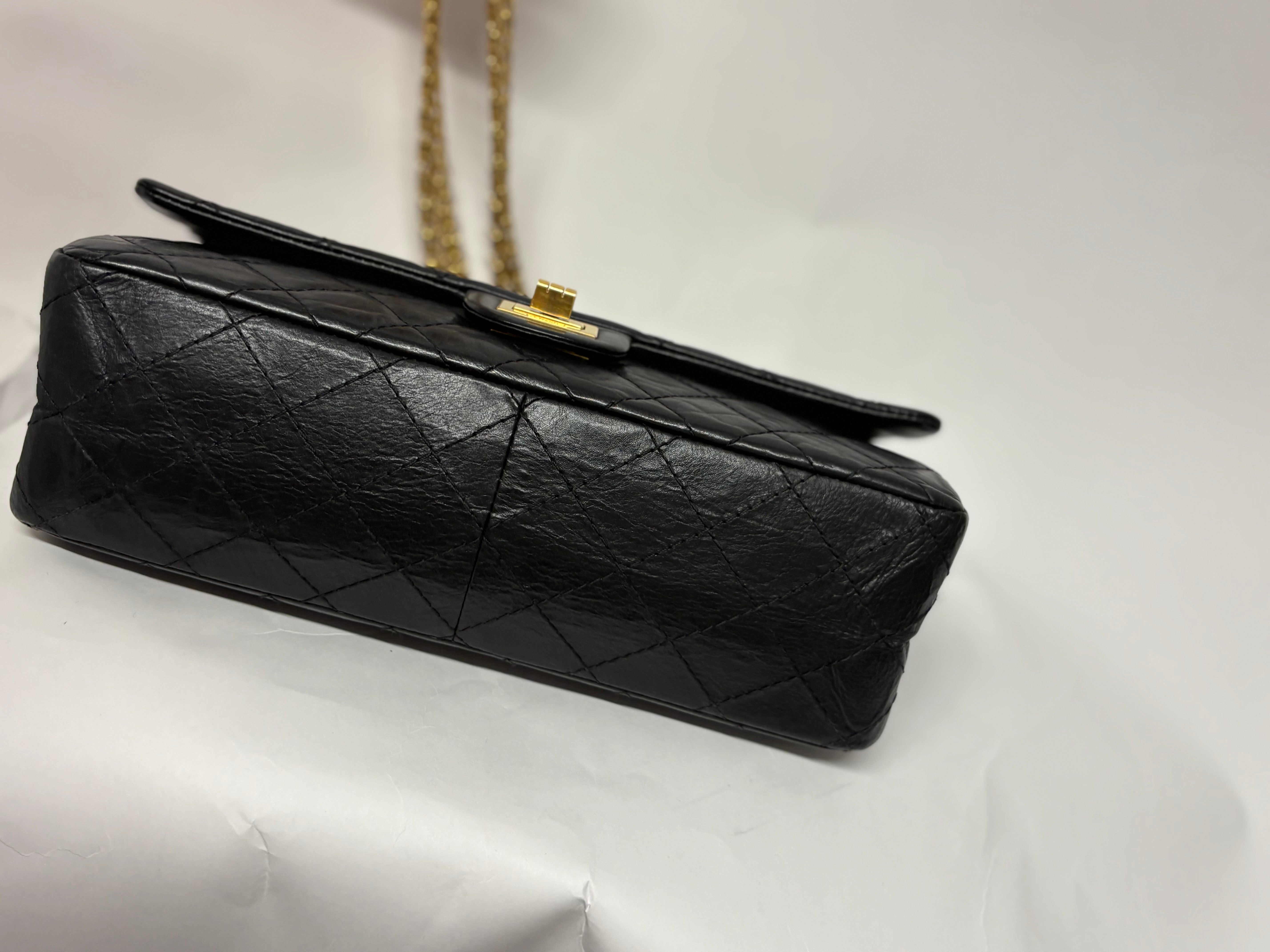 Chanel 2.55 Classic Timeless Mediano Negro Doble Solapa Piel de Ternera Envejecida