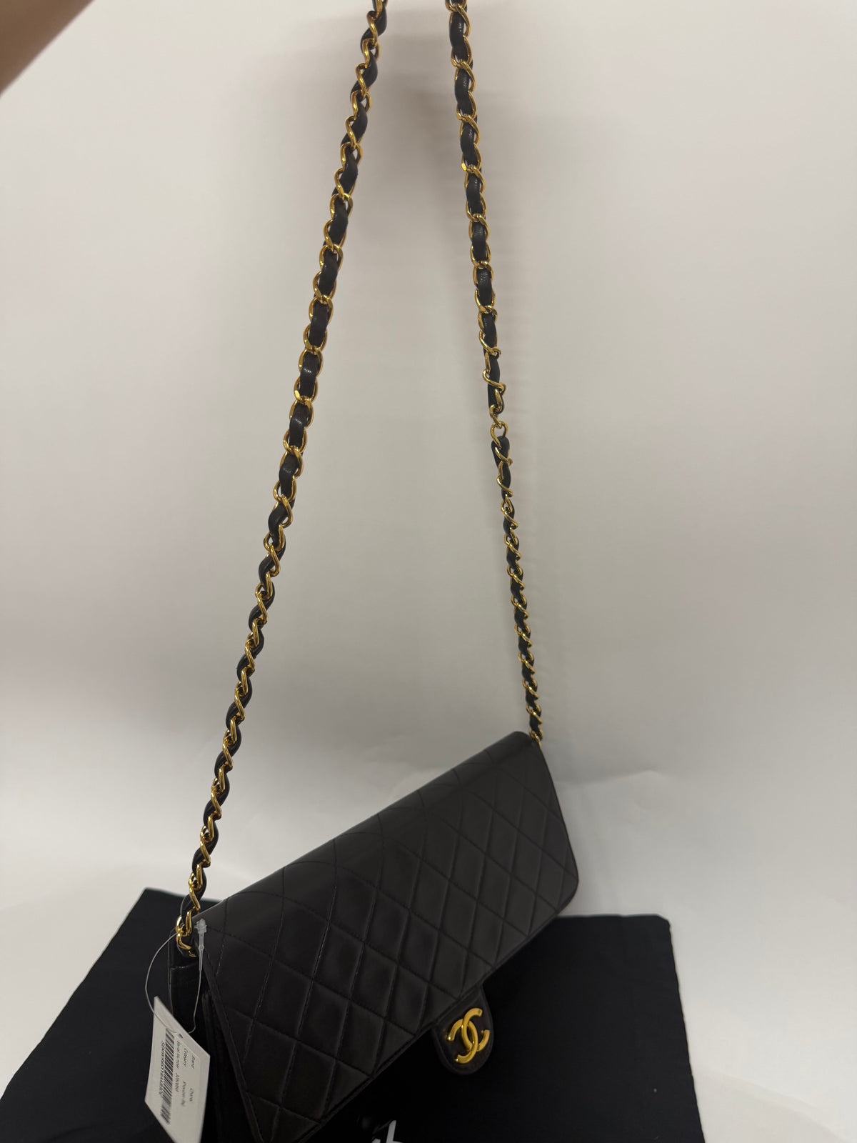 Chanel Classic Single Flap Mediano Piel de Cordero Negra Herrajes Dorados