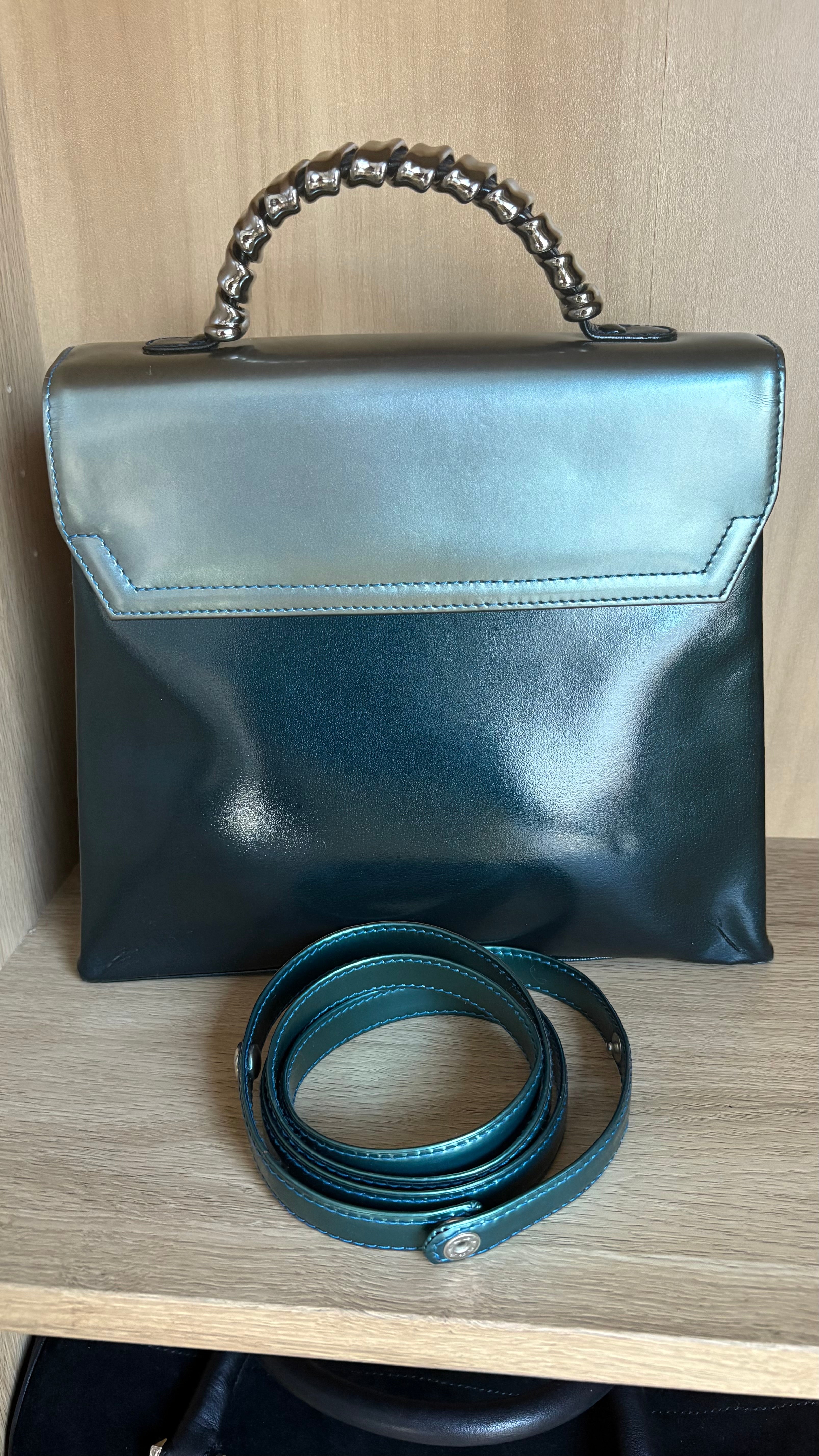 Bolso Loewe Velazquez Twist azul
oscuro/plateado
