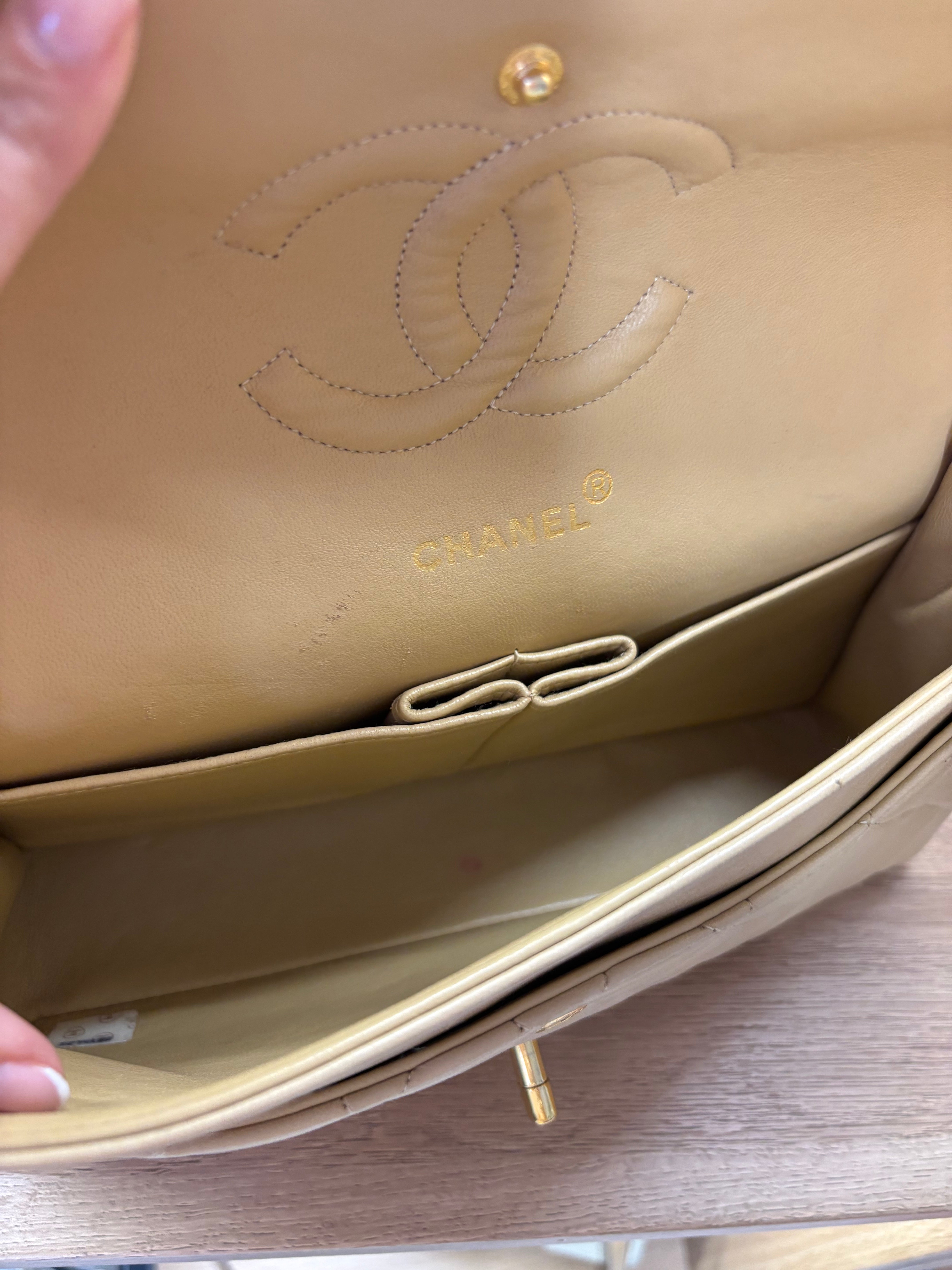 CHANEL Timeless 25 Double Flap Beige Lambskin – Serie 2 (1991-1994)