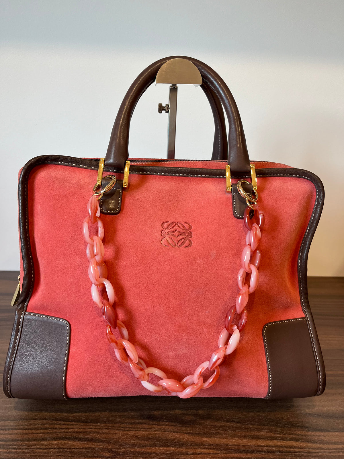 Loewe Amazona 32 Ante coral y Piel Marrón
