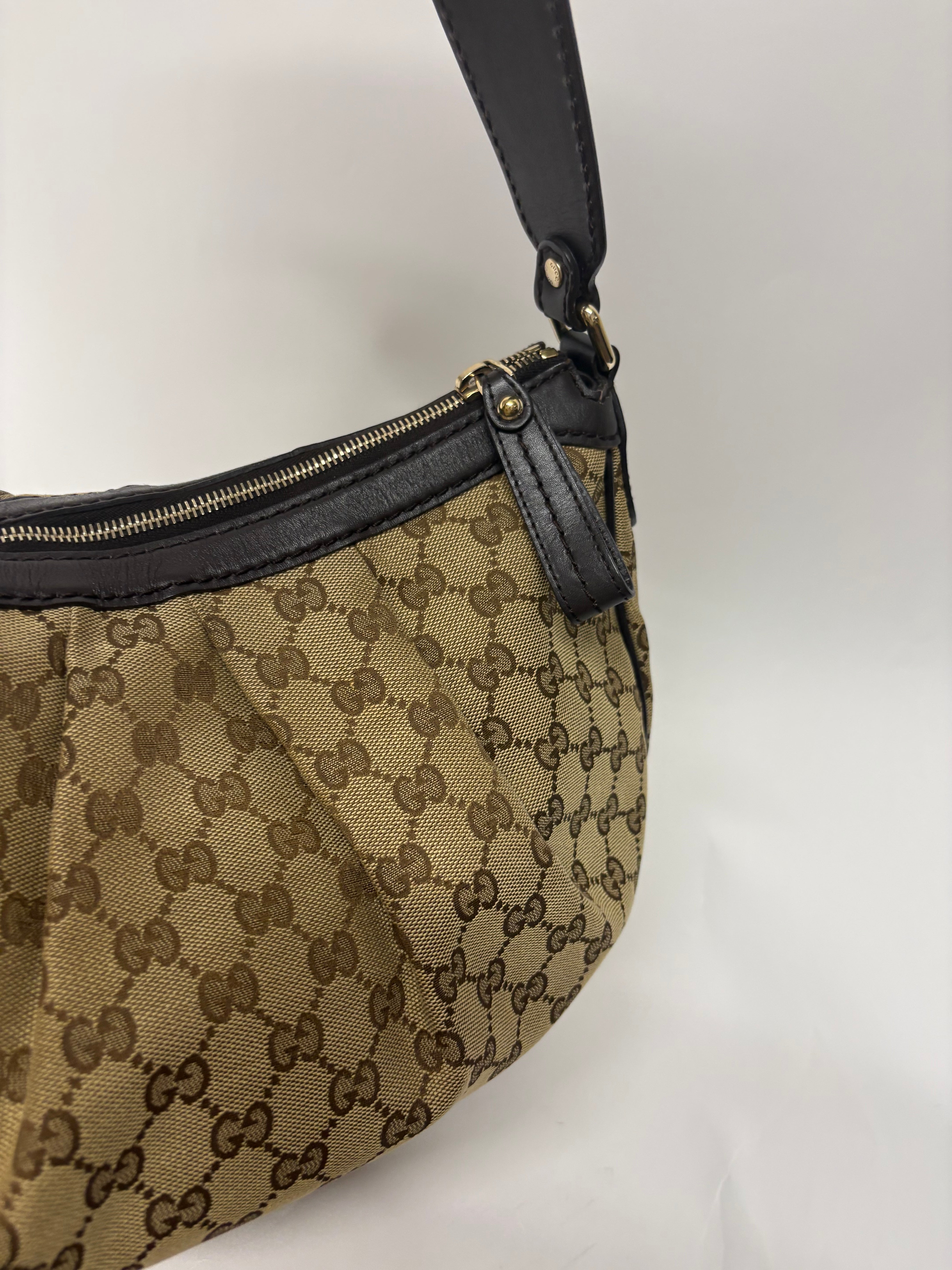 Gucci Sukey GG Canvas Hobo XL – Beige y Piel Marrón Oscura