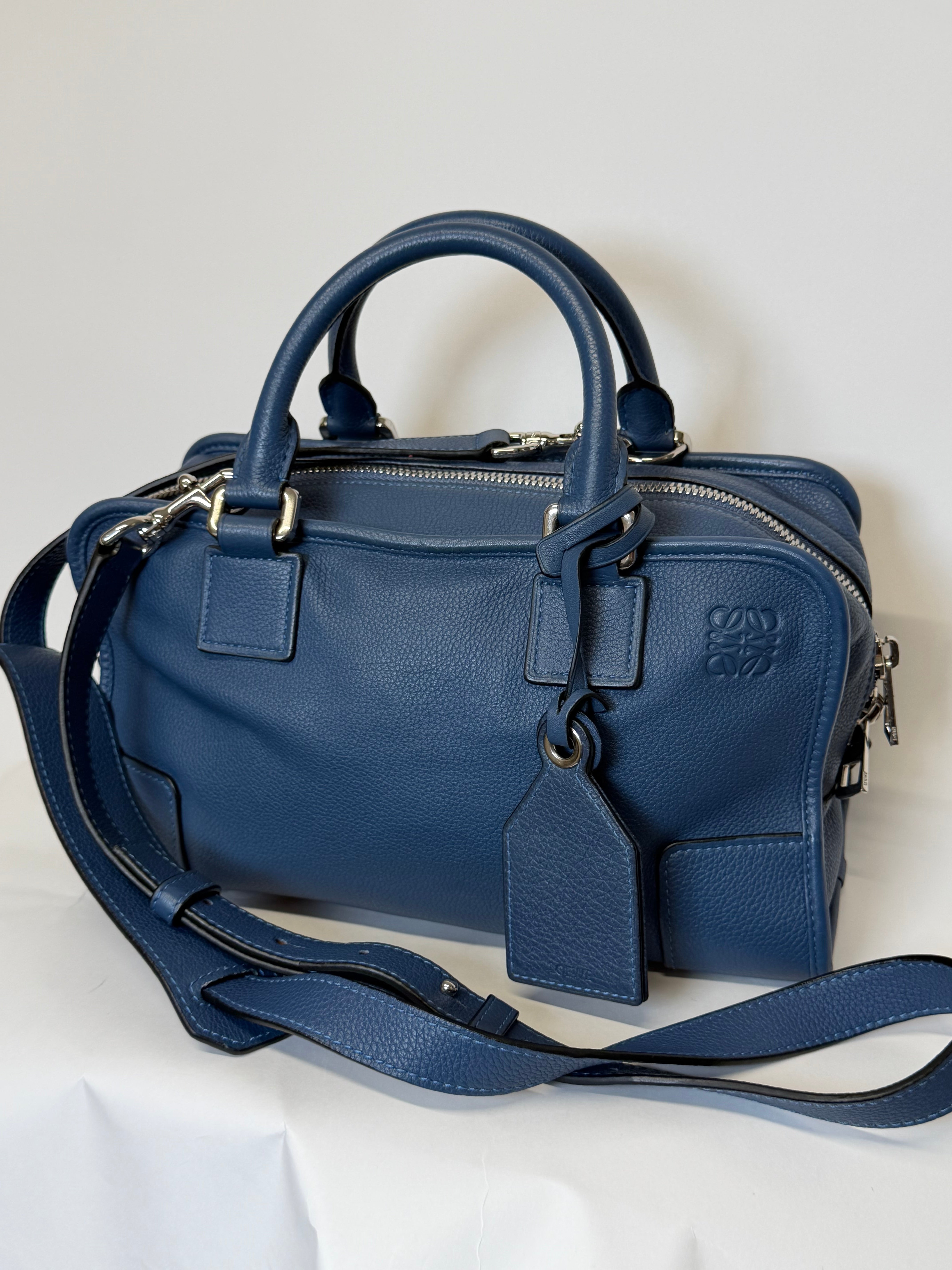 Loewe Amazona 28 Azul Navy modelo nuevo con bandolera