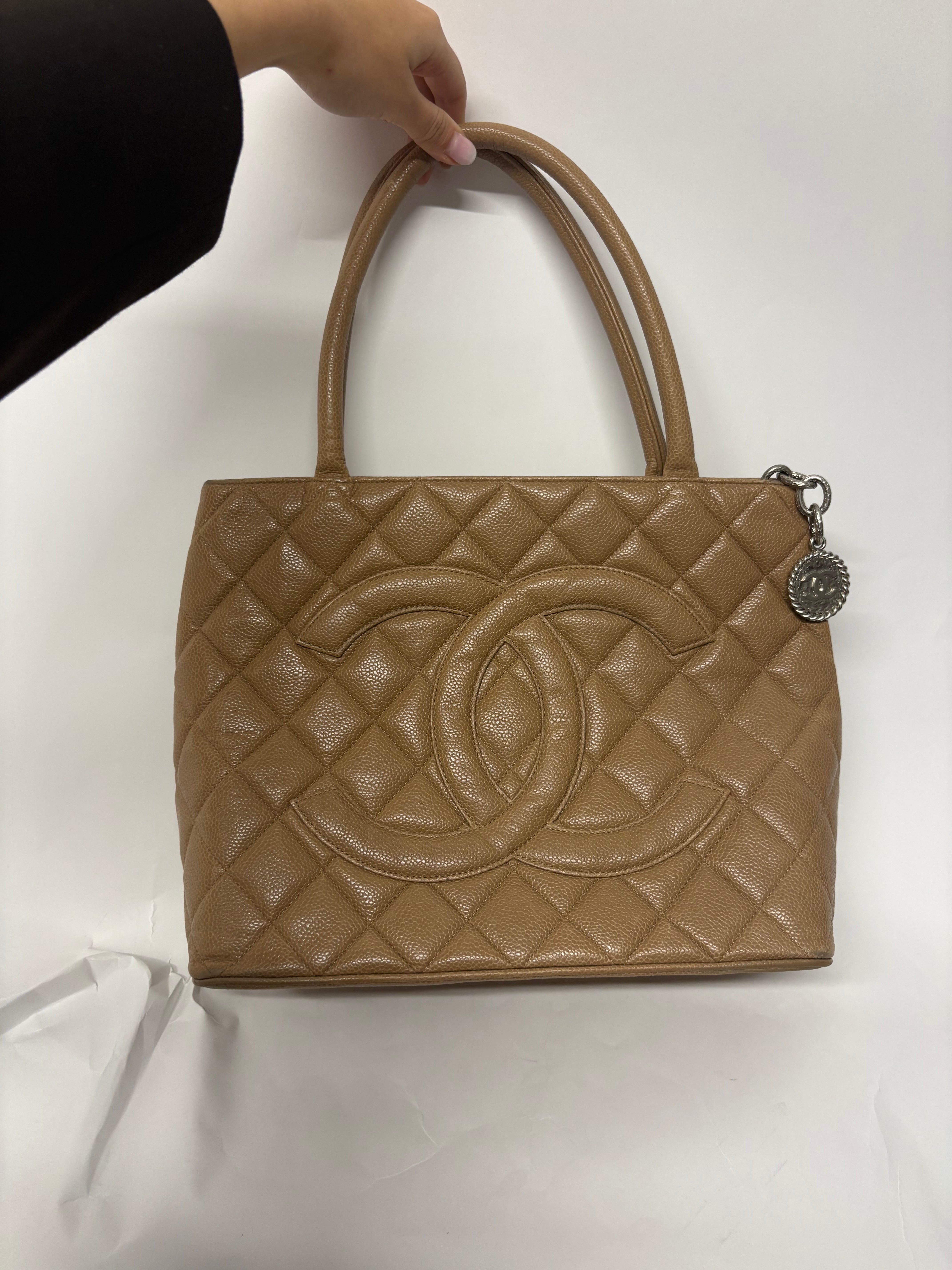 Chanel cambon tote caviar beige mediana