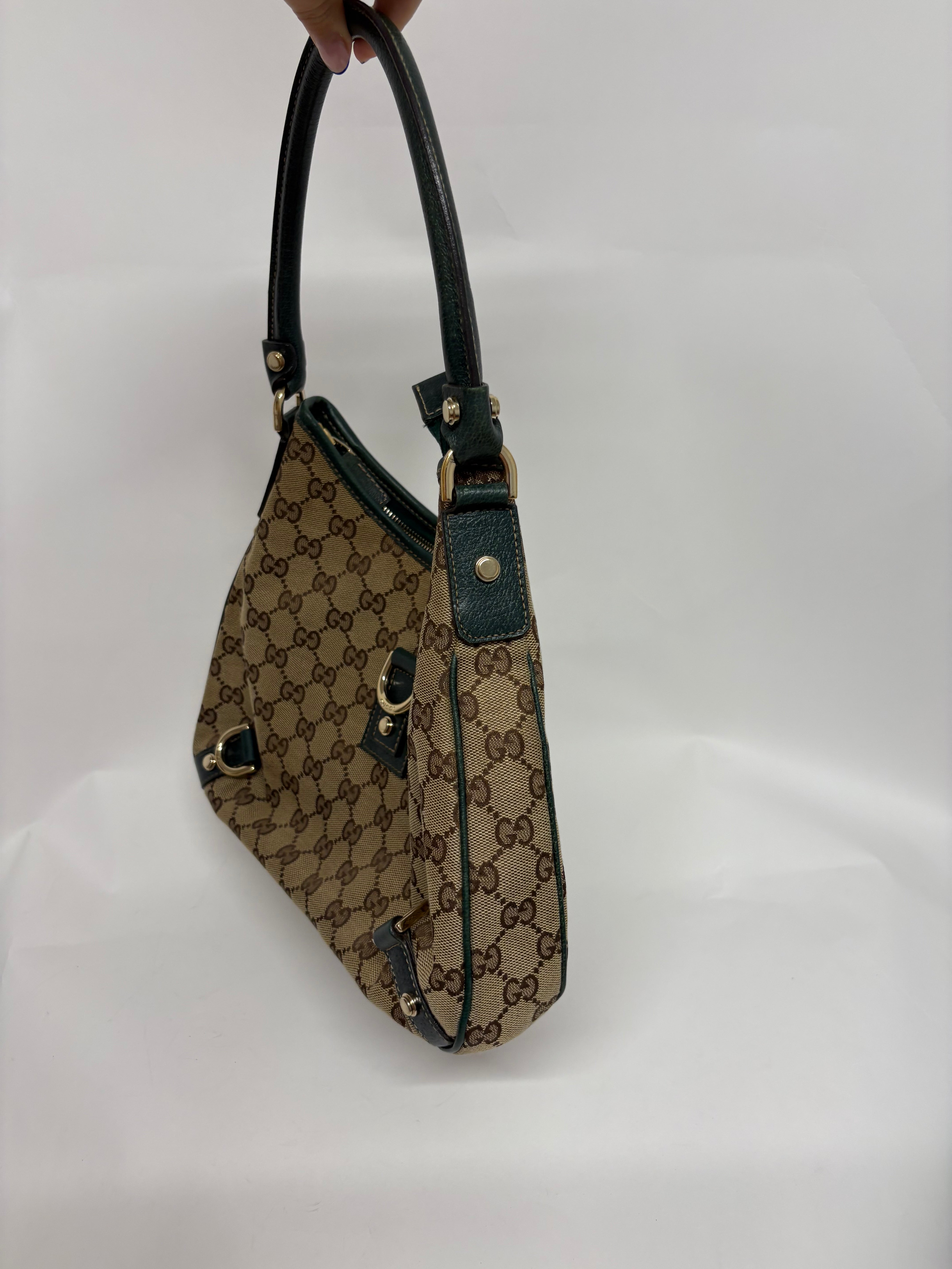 Gucci GG Canvas Shoulder Bag verde
