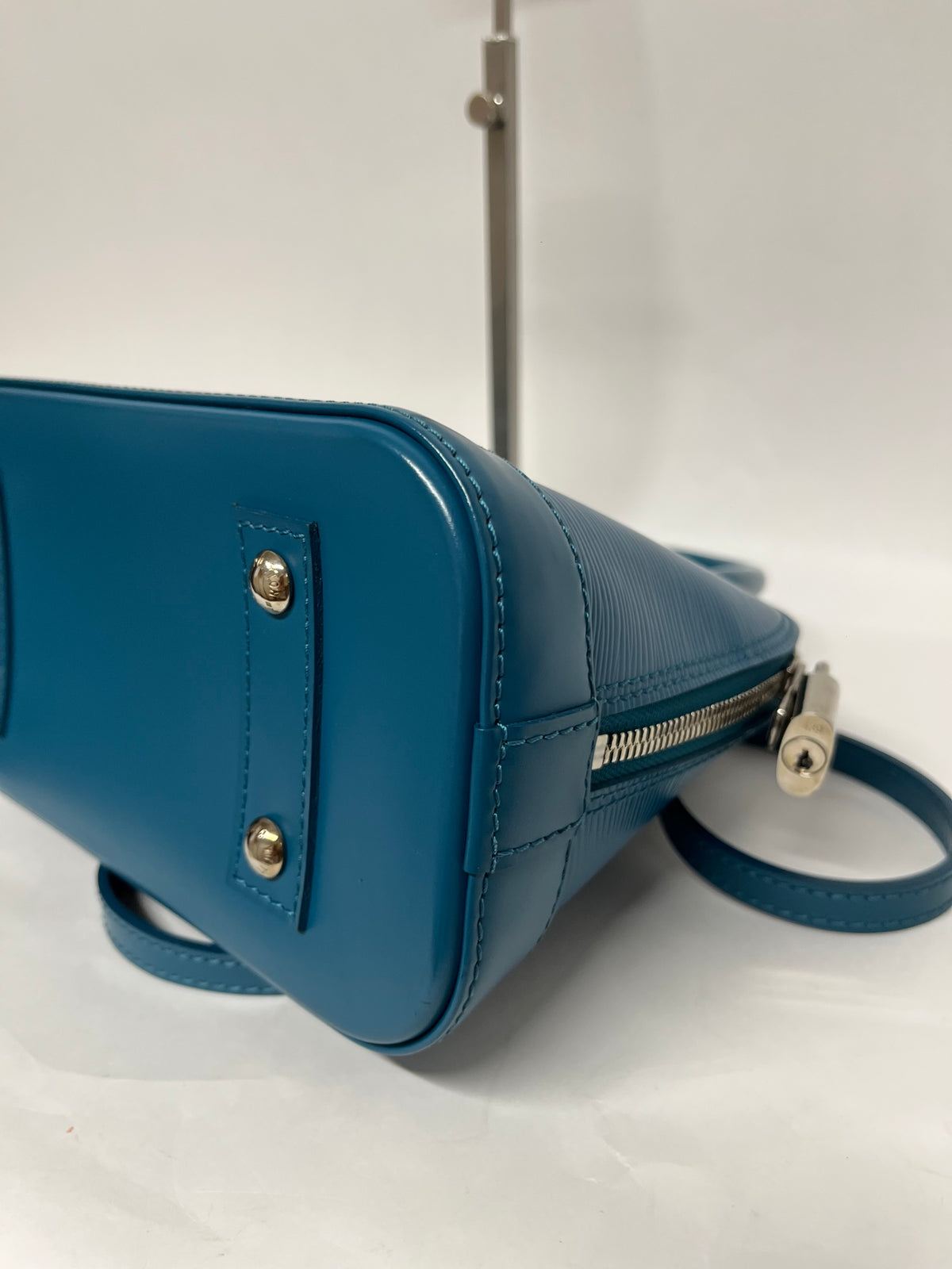 Louis Vuitton Alma BB Piel Epi Azul