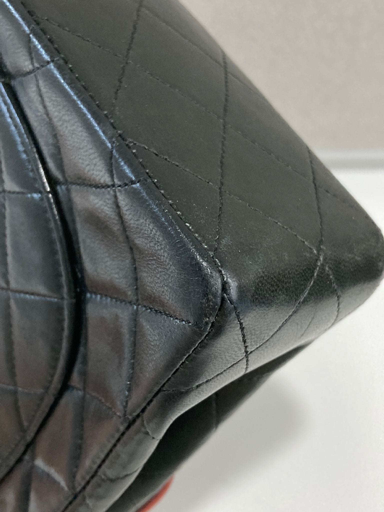 Chanel Timeless Single Flap 25 Negro con Ribete Burdeos – Serie 1