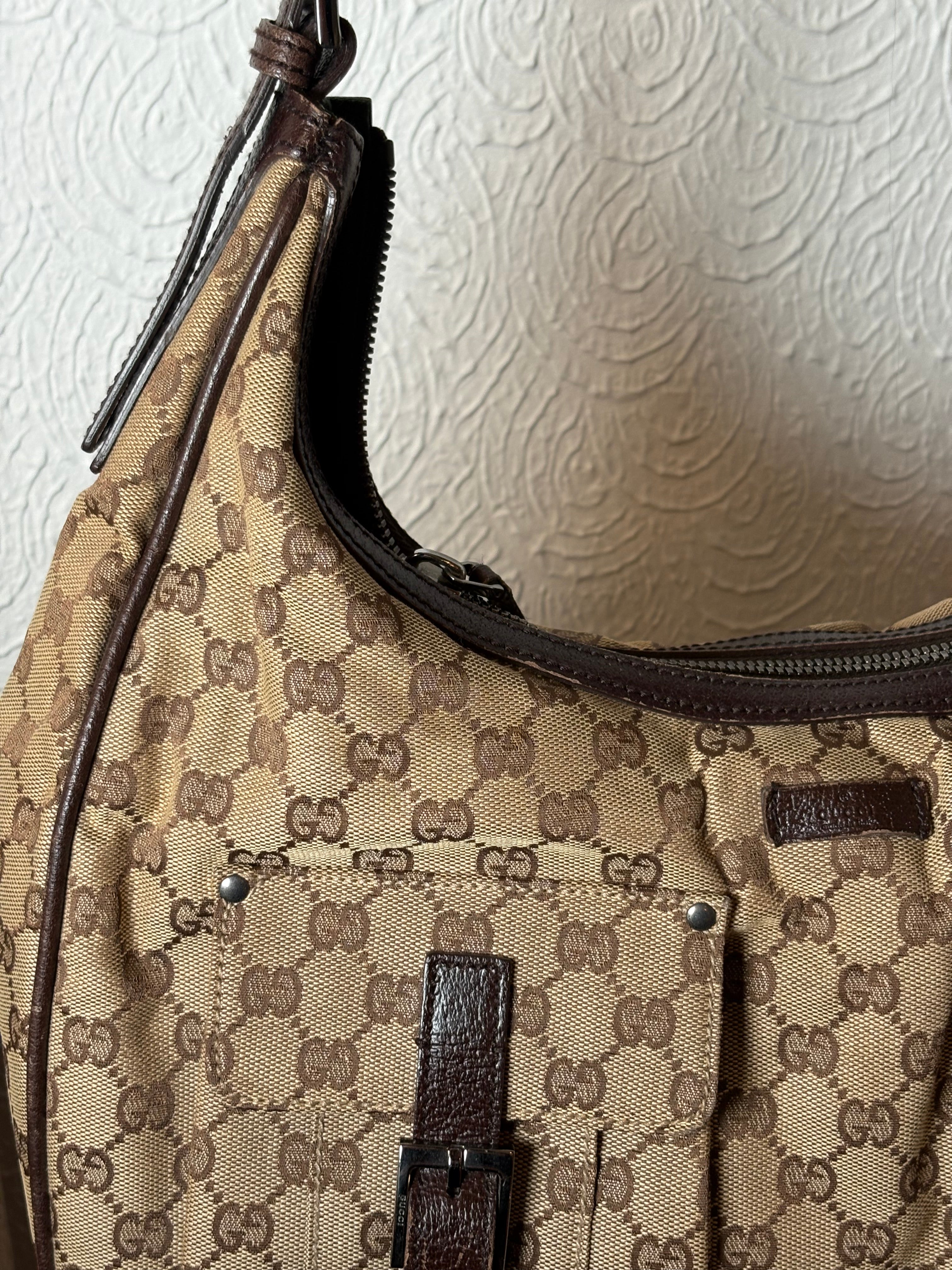 GUCCI  Bolso de hombro GG Canvas con bolsillos frontales