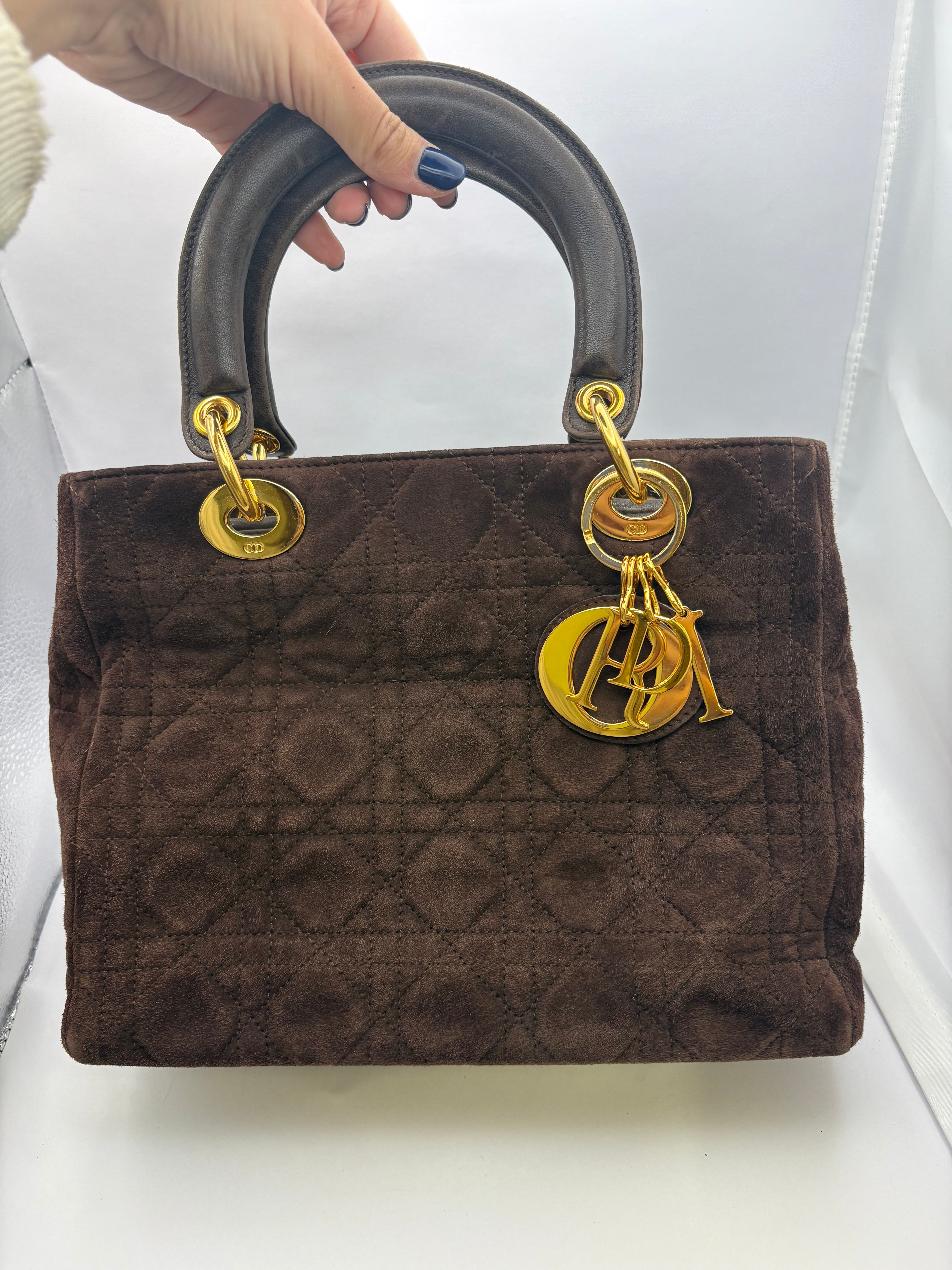 Lady Dior Mediano en Ante Marrón con Bandolera