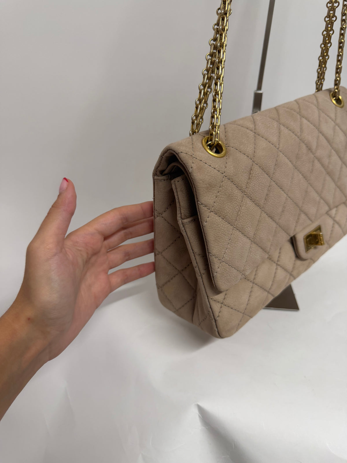 Chanel Reissue 2.55 Double Flap 227 Piel Caviar Nobuk Beige · Serie 17