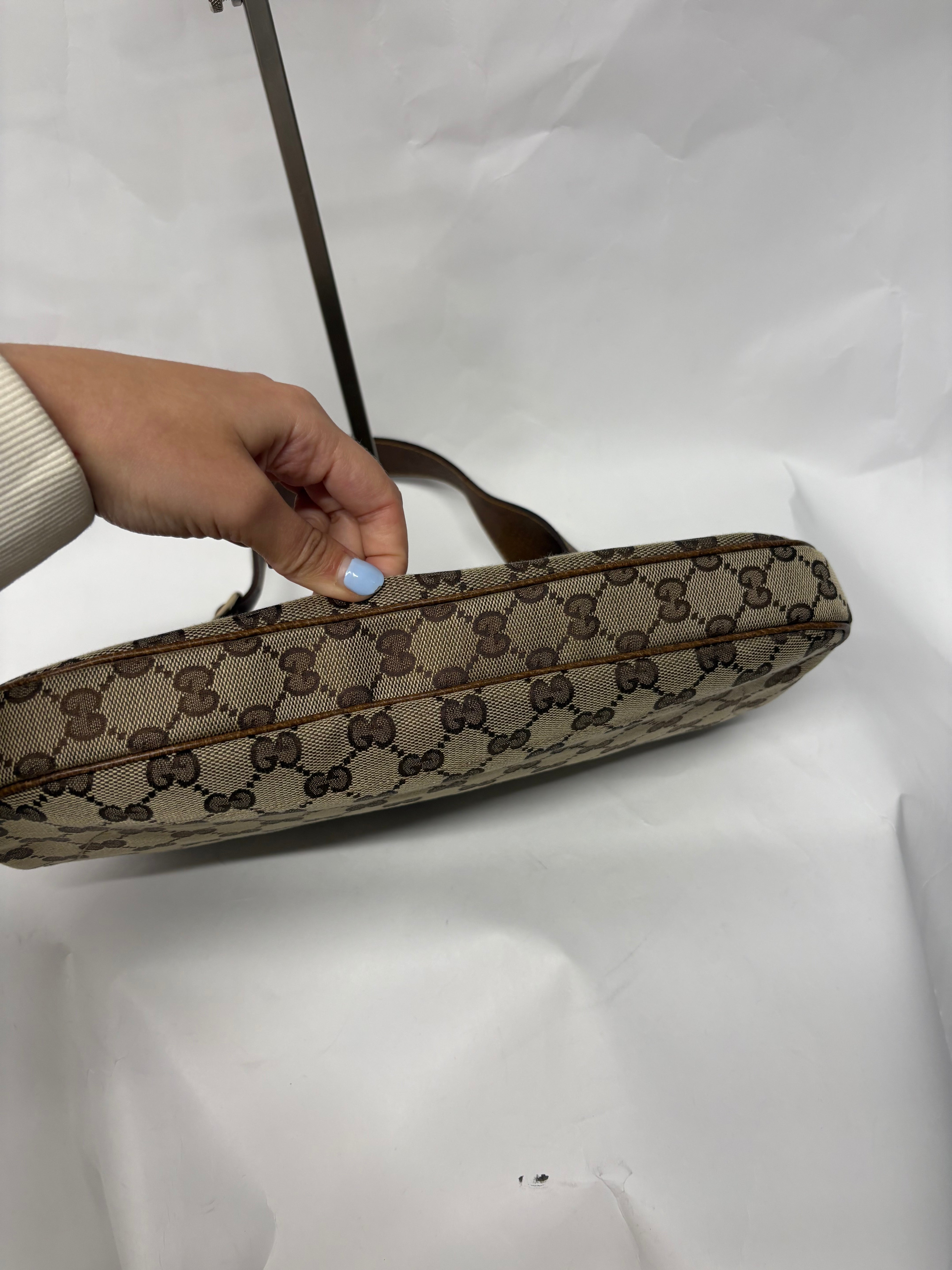 Gucci Jackie clásica GG canvas marrón con cierre pistón dorado