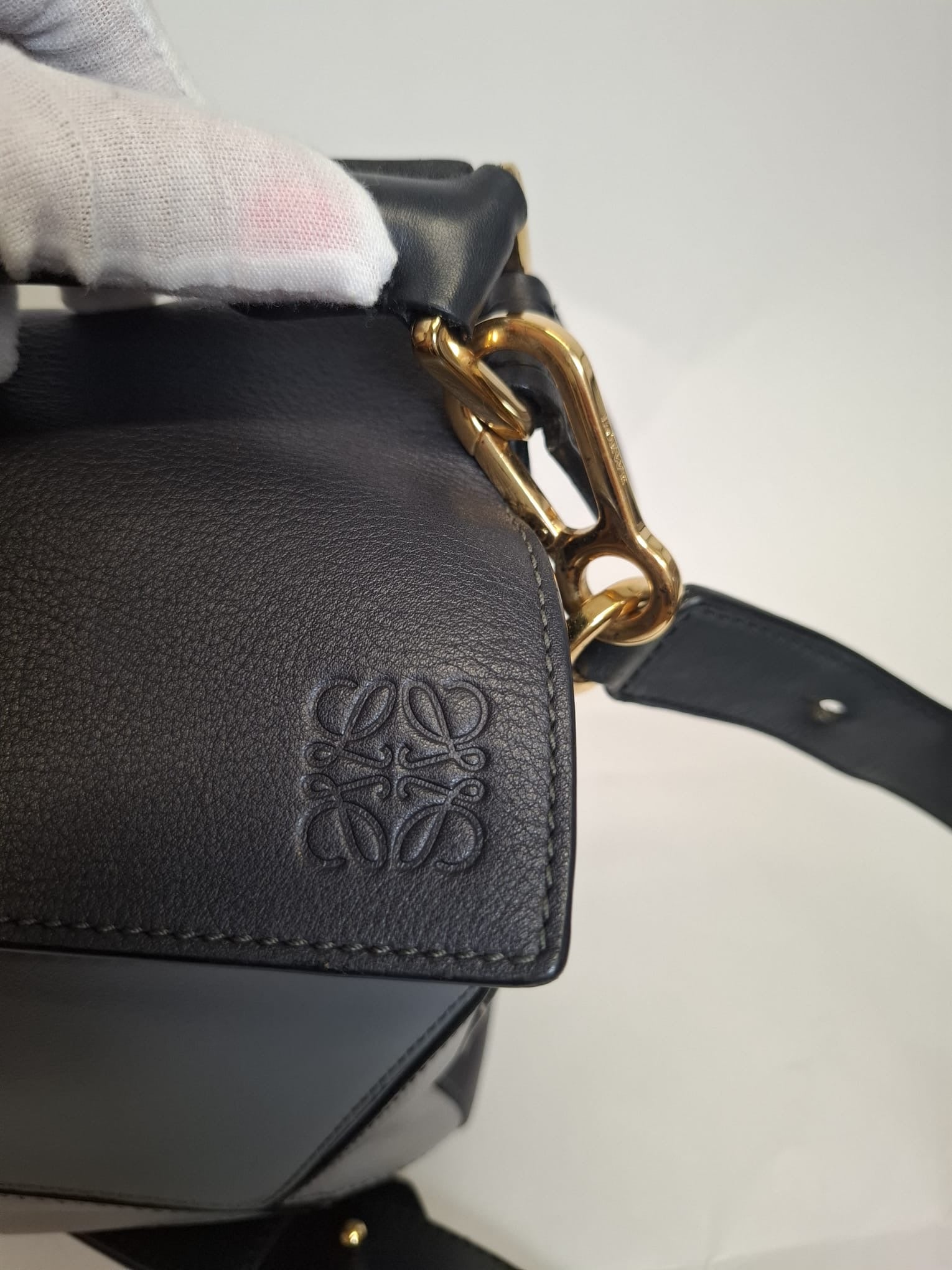 Loewe Puzzle Mediano Tricolor Gris y Negro