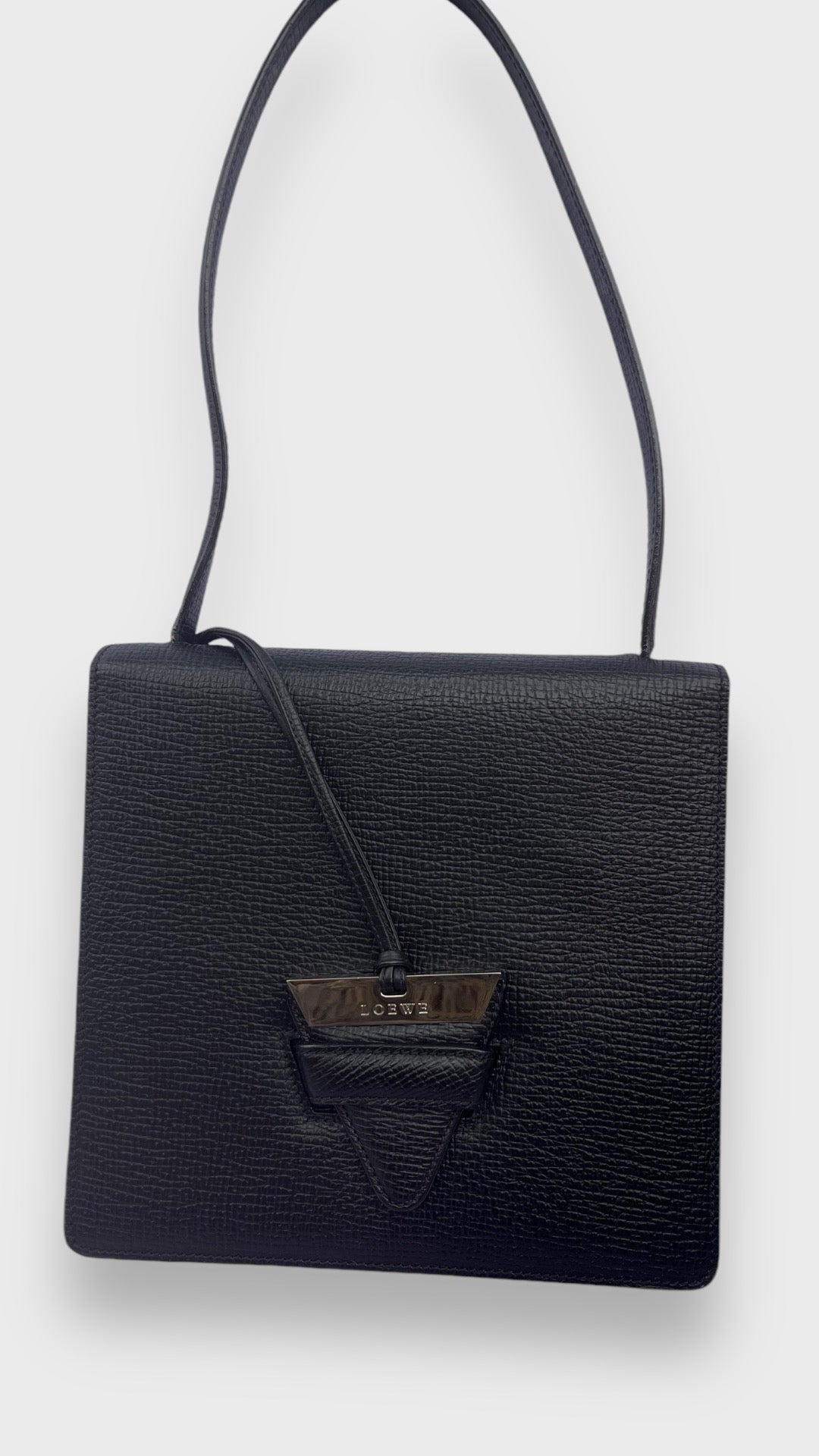 Loewe Barcelona negro y plata