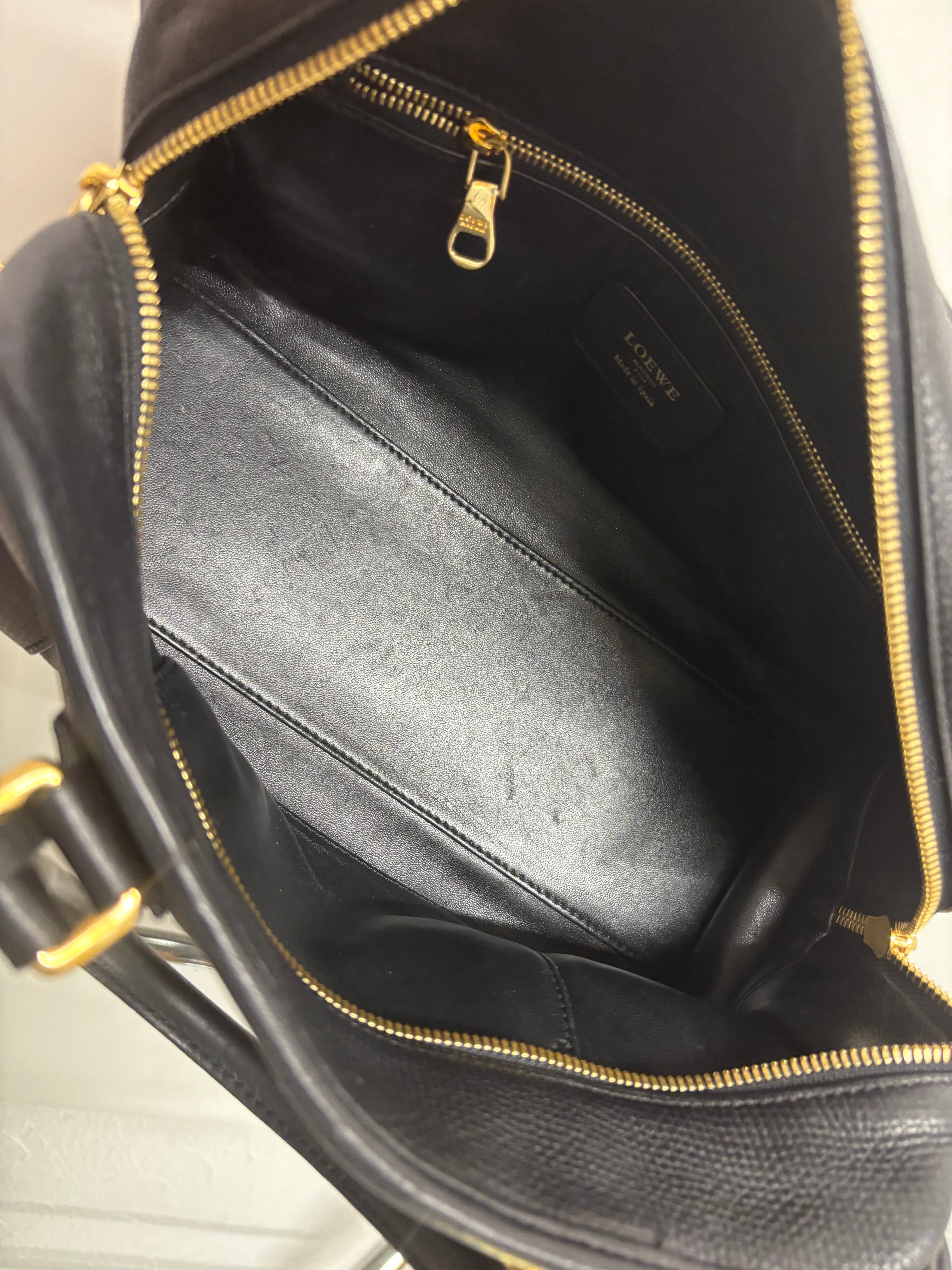Loewe amazona 30 piel granulada negra