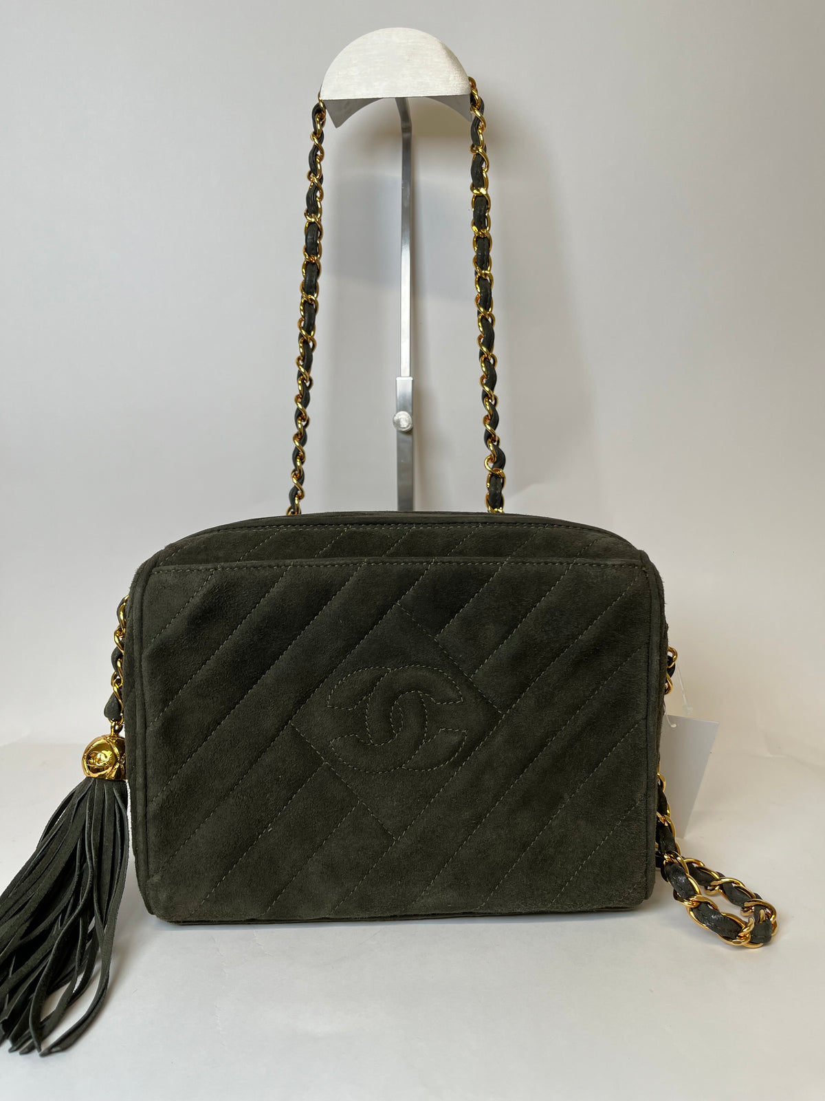 Chanel Camera Bag Mini Ante Verde Acolchado Chevron con Borla · Serie 3