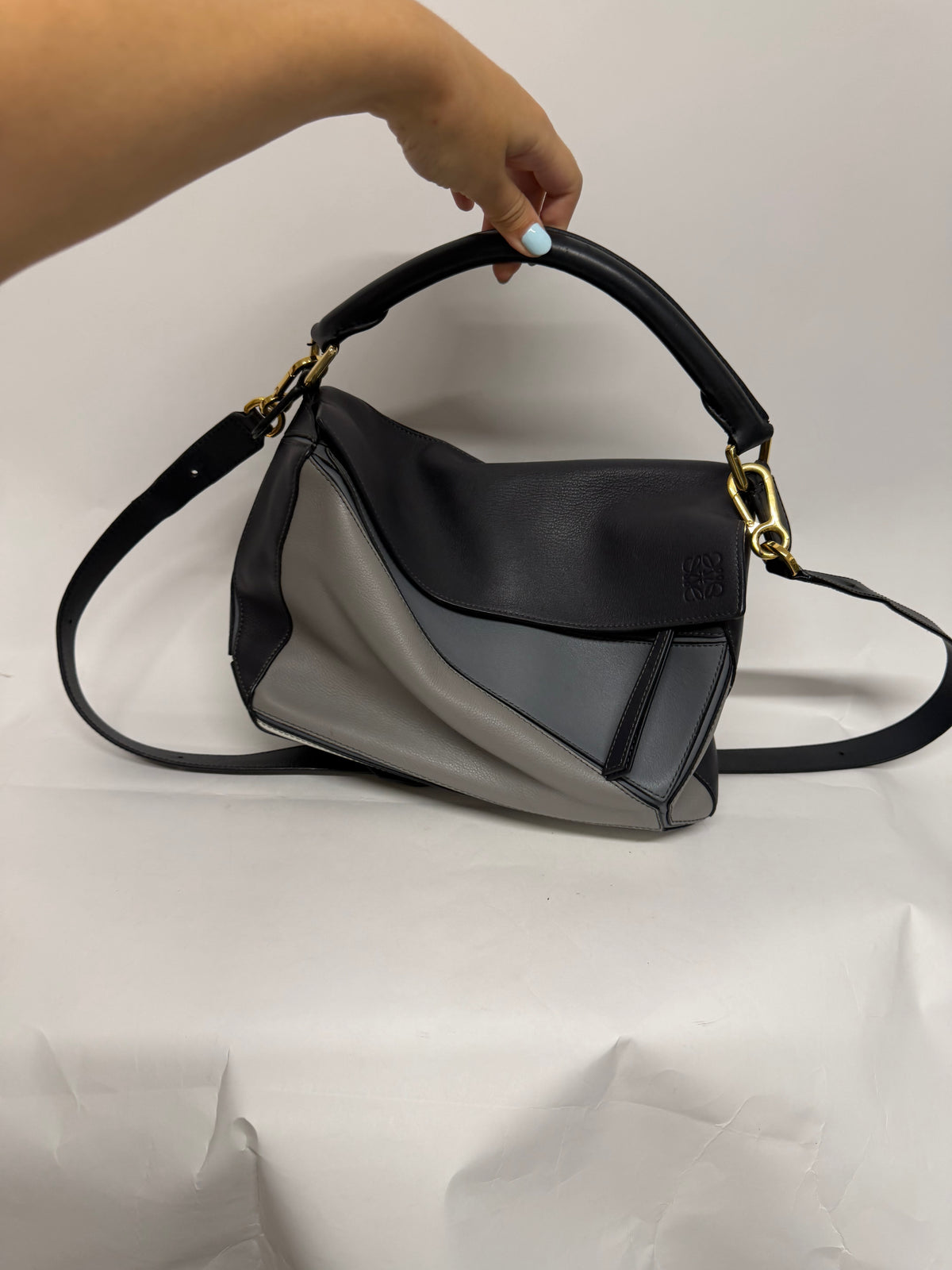 Loewe Puzzle Mediano Tricolor Gris y Negro