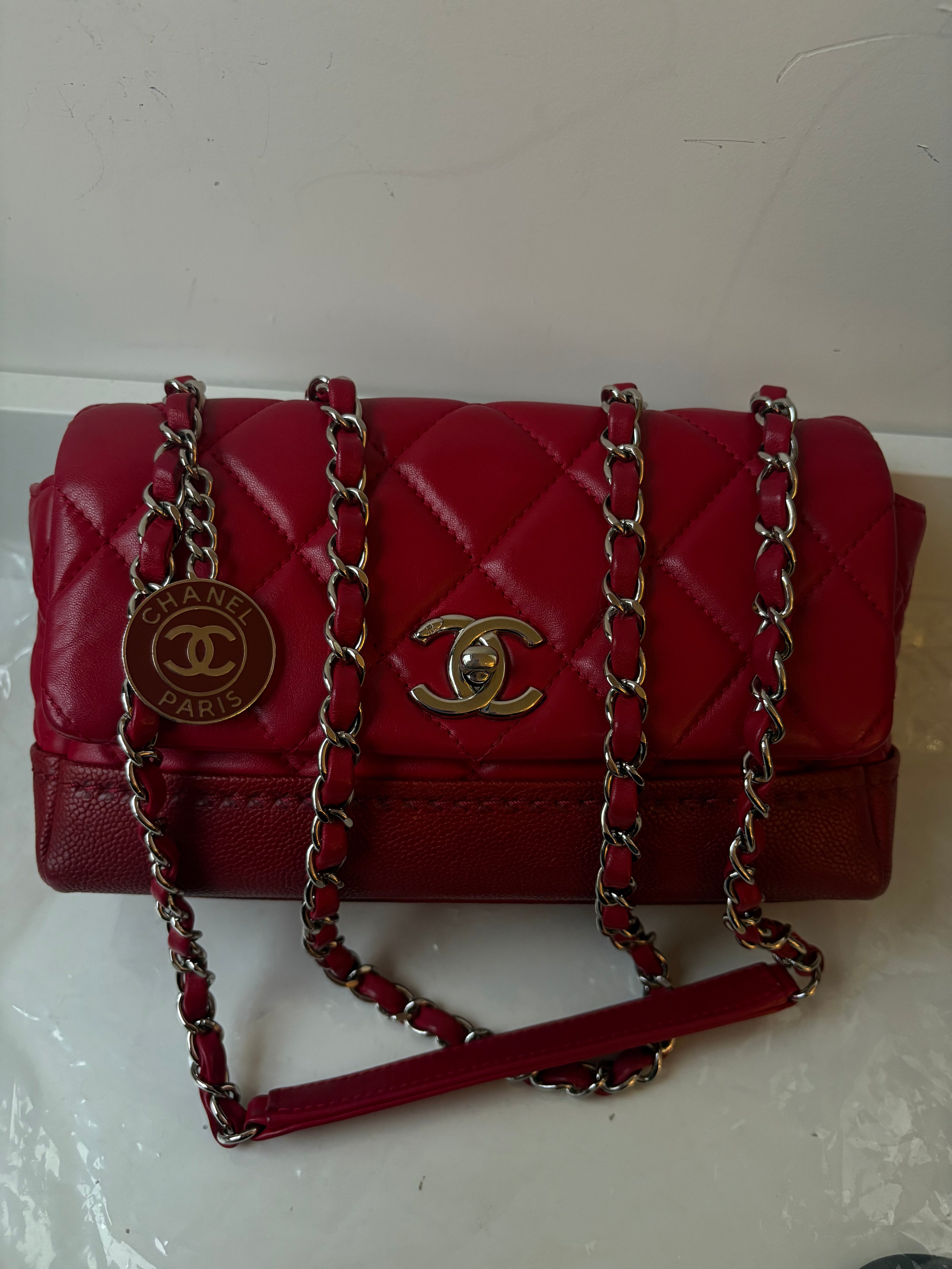 Chanel Mini Flap Medallion Charm rojo -  Métiers d’Art Paris–Rome 2015