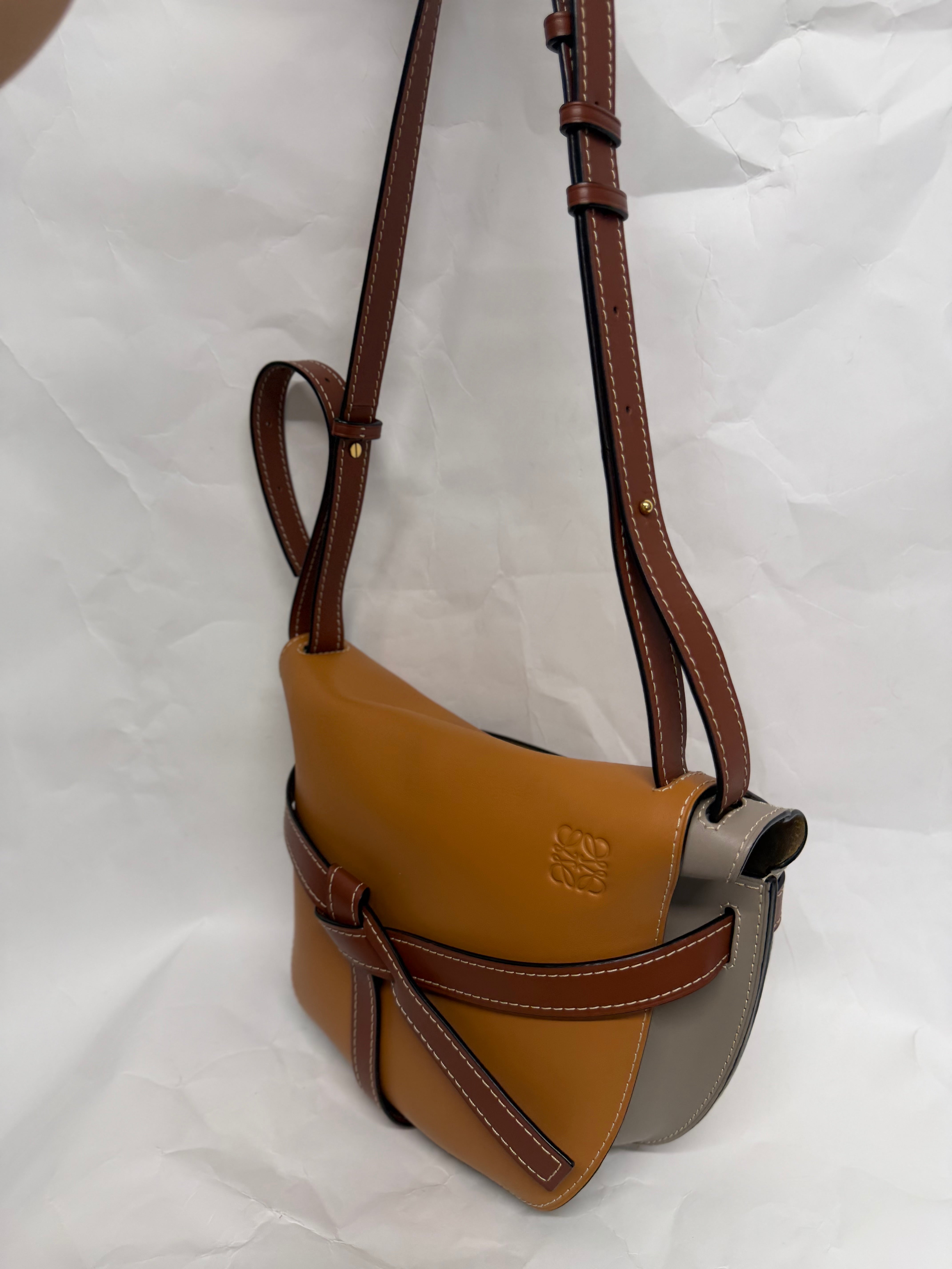Loewe gate tricolor grande bandolera
