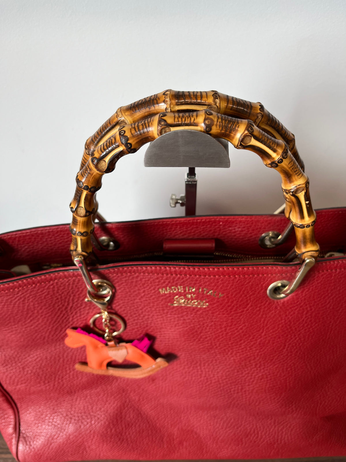 Gucci Bamboo Shopper Grande Piel Roja · con Charm y Bandolera de Regalo