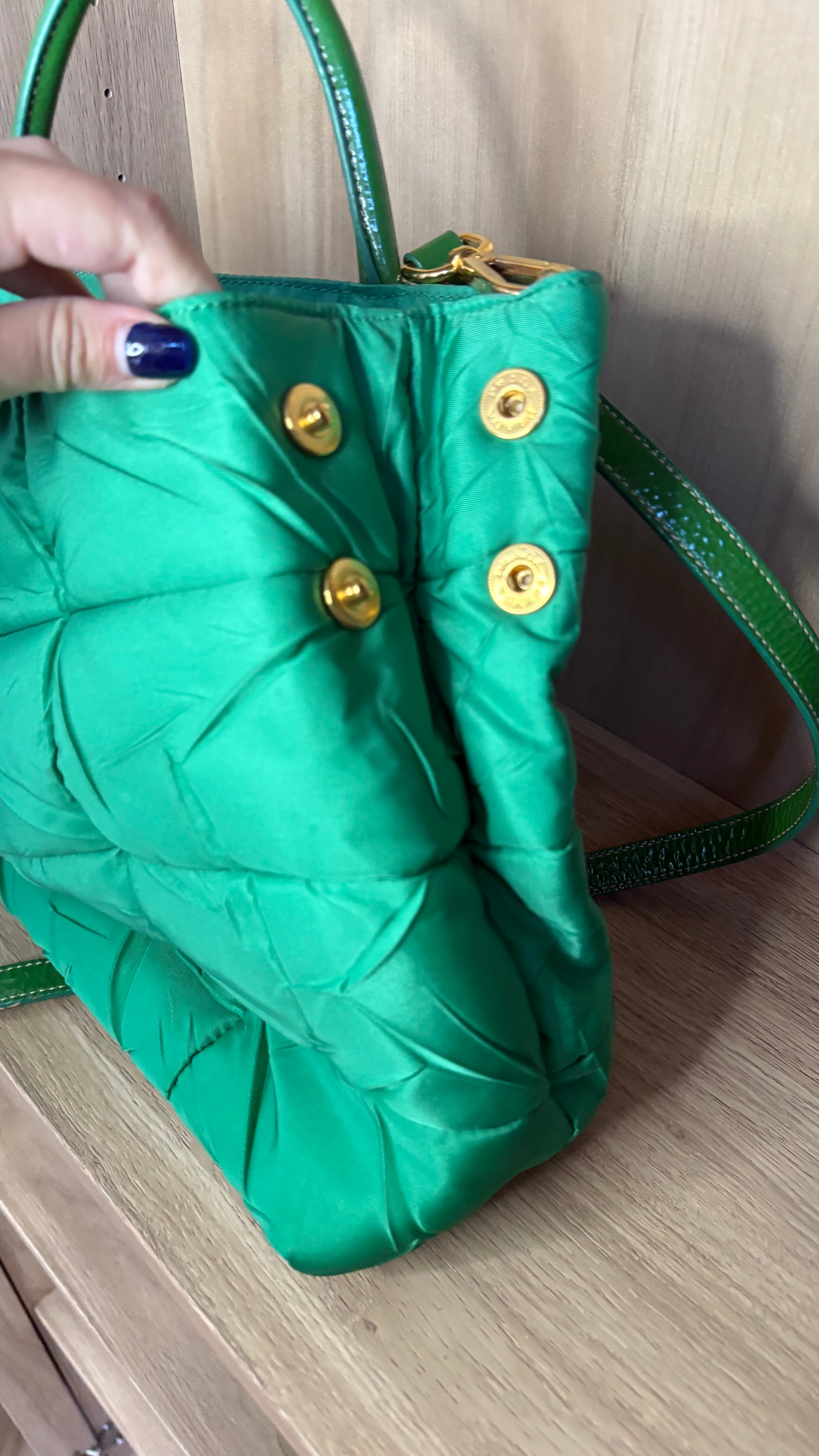 Prada bolso acolchado nylon verde