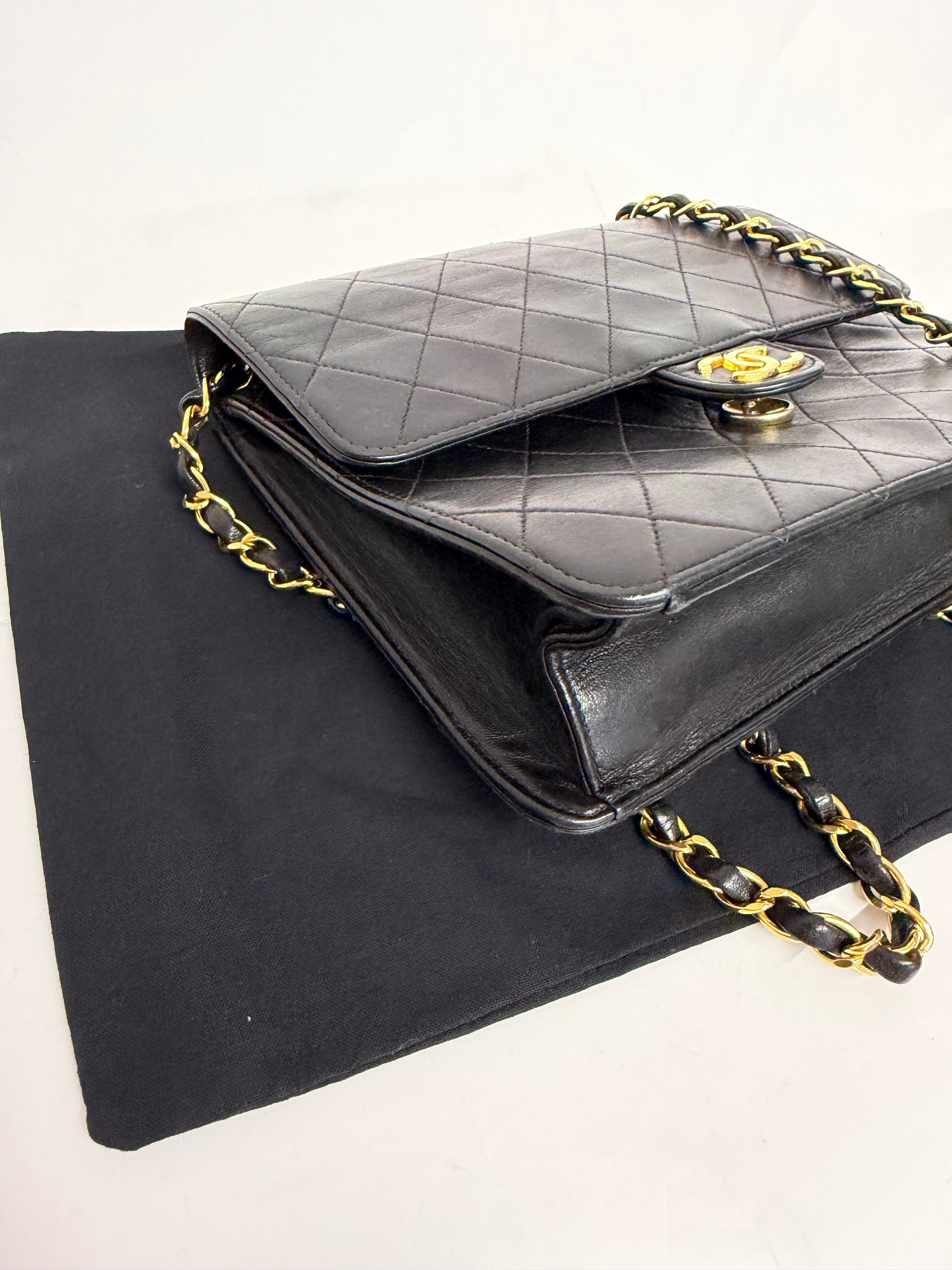 Chanel timeless Push Lock 22 Matelassé Cadena Piel Cordero Negra