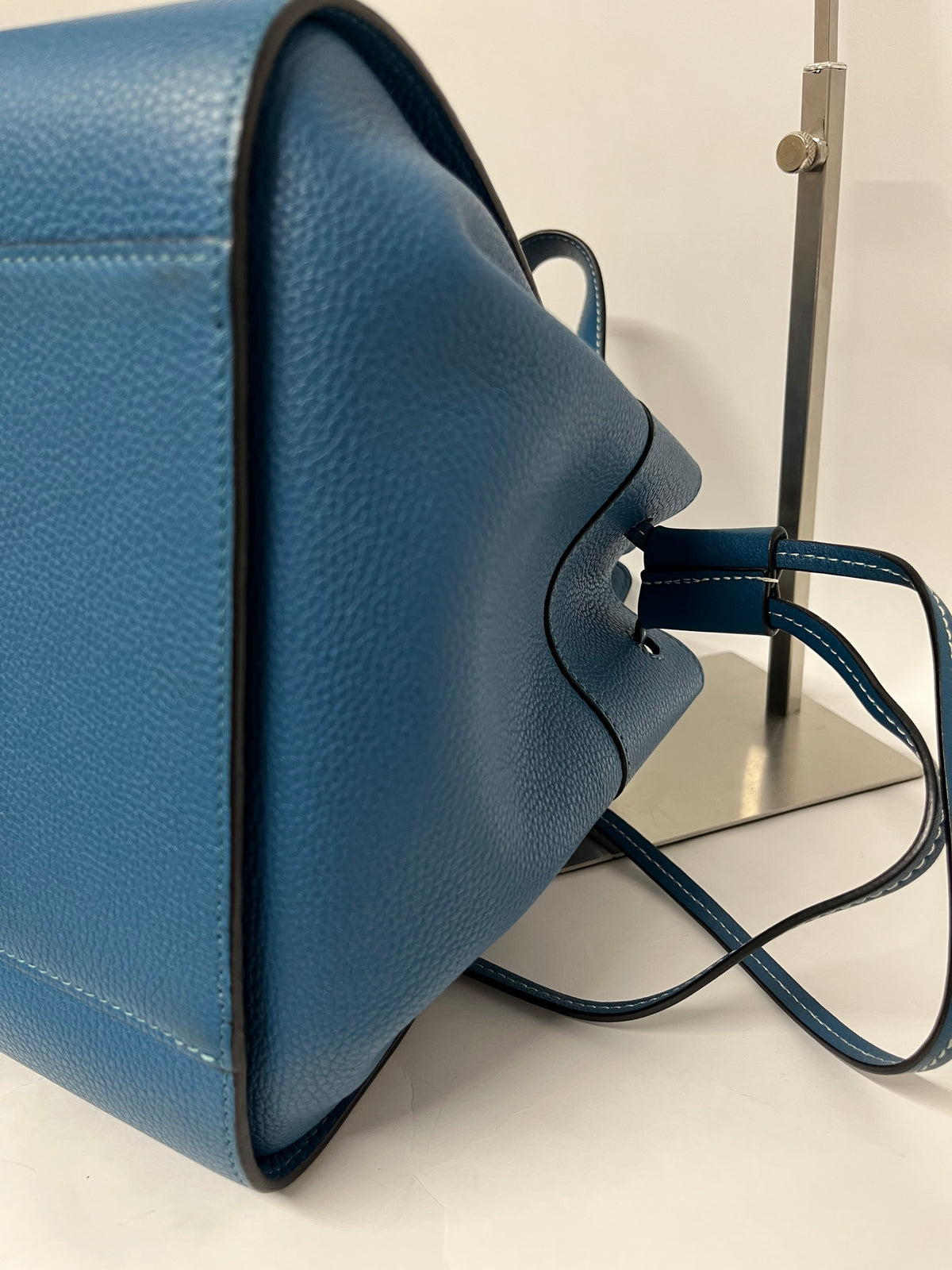 Loewe Hammock Small Piel Azul Lago