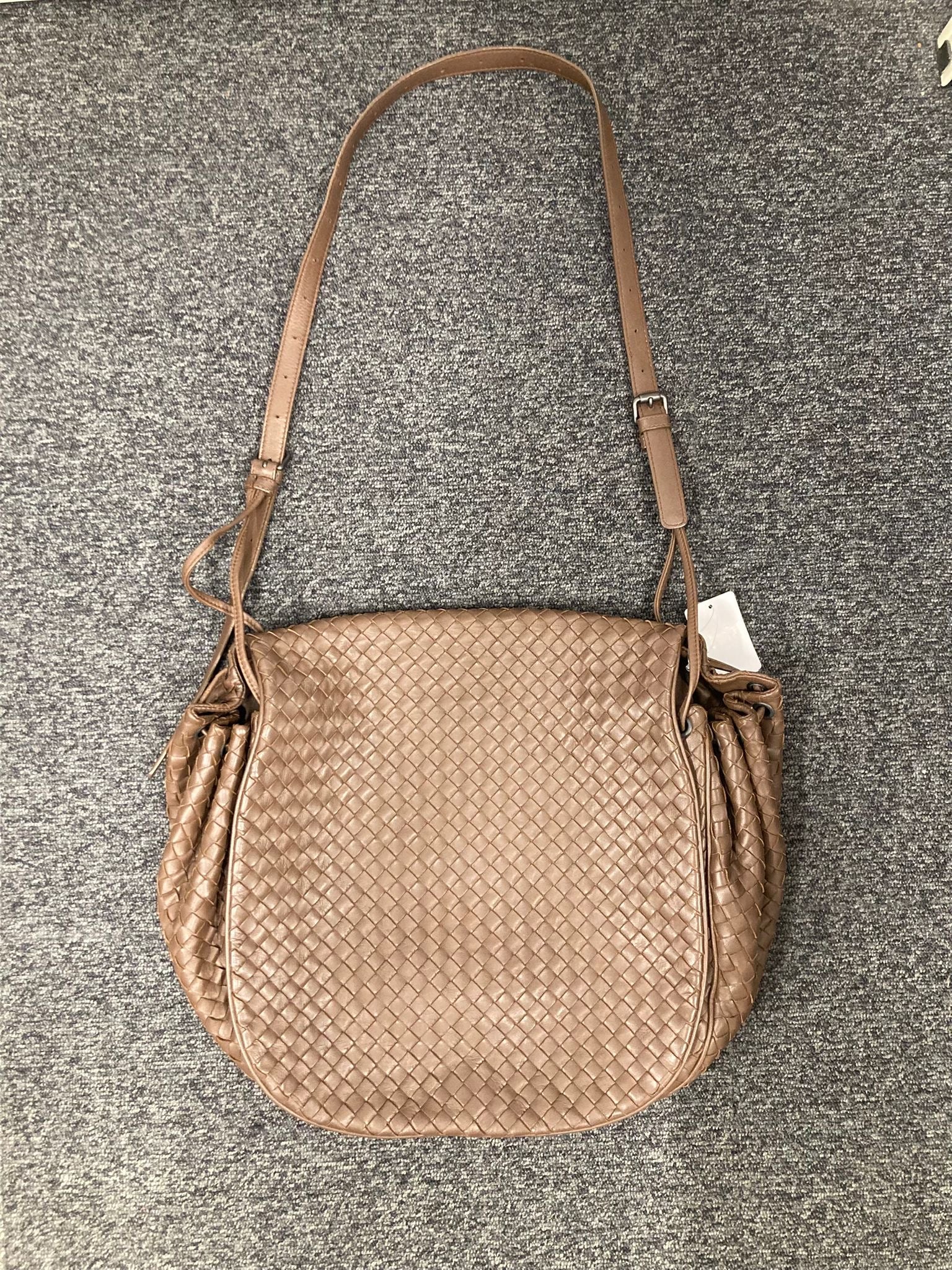 Bottega Veneta Intrecciato Shoulder Bag en piel marrón